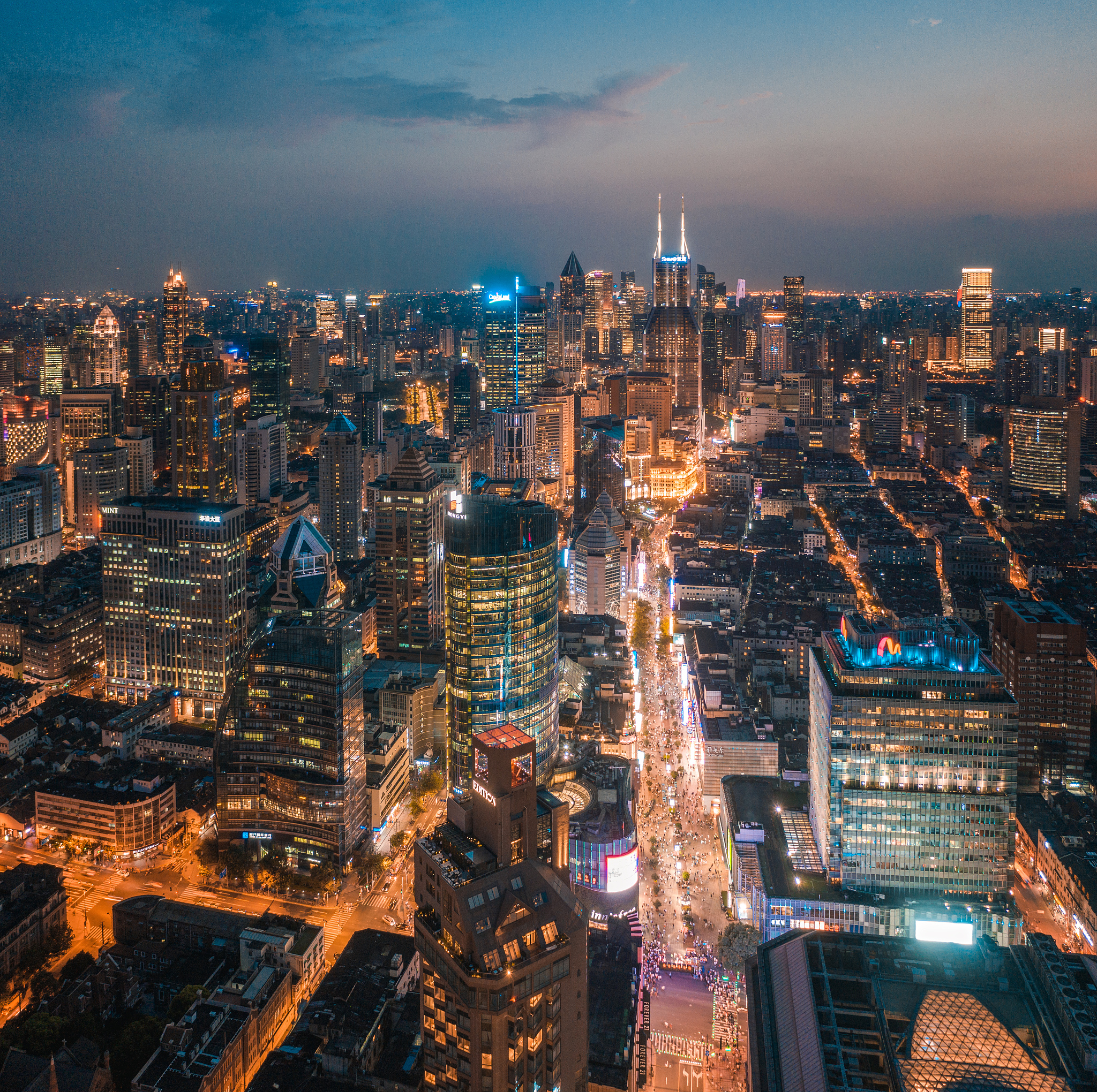 夜间经济发展：推动城市经济增长，满足多元需求