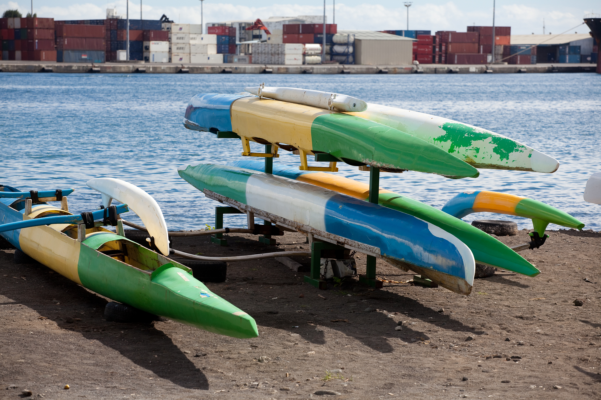 tahitian canoes
