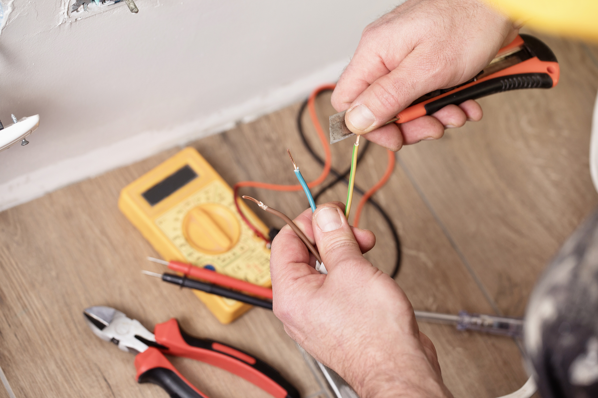 电工职业：优劣势分析及职业素养