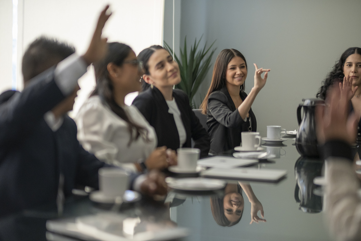 立可得公司的员工只要由哪几类构成