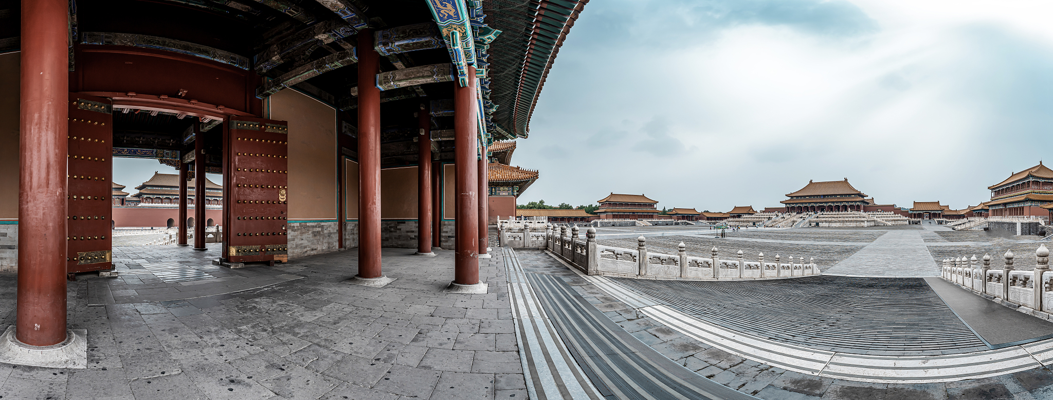 四个字宫殿 - 壮丽建筑的代名词