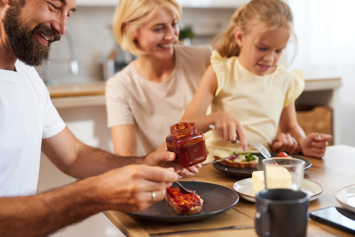 仿写 欢乐而感动的气氛中