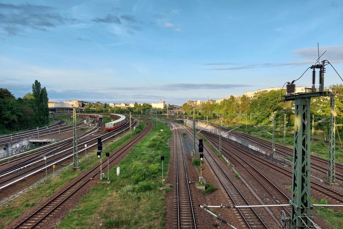 RTMOSeg: Superior Railway Track Segmentation with Enhanced Detail Recognition