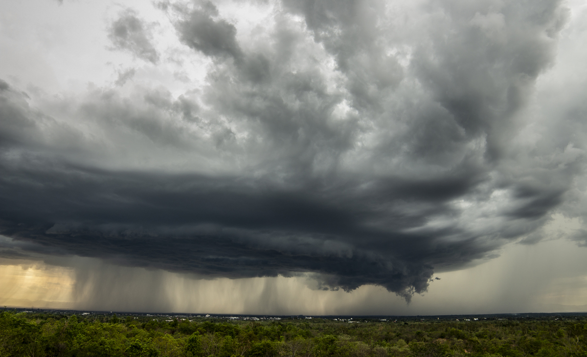 夏天闪电频繁的原因是什么？