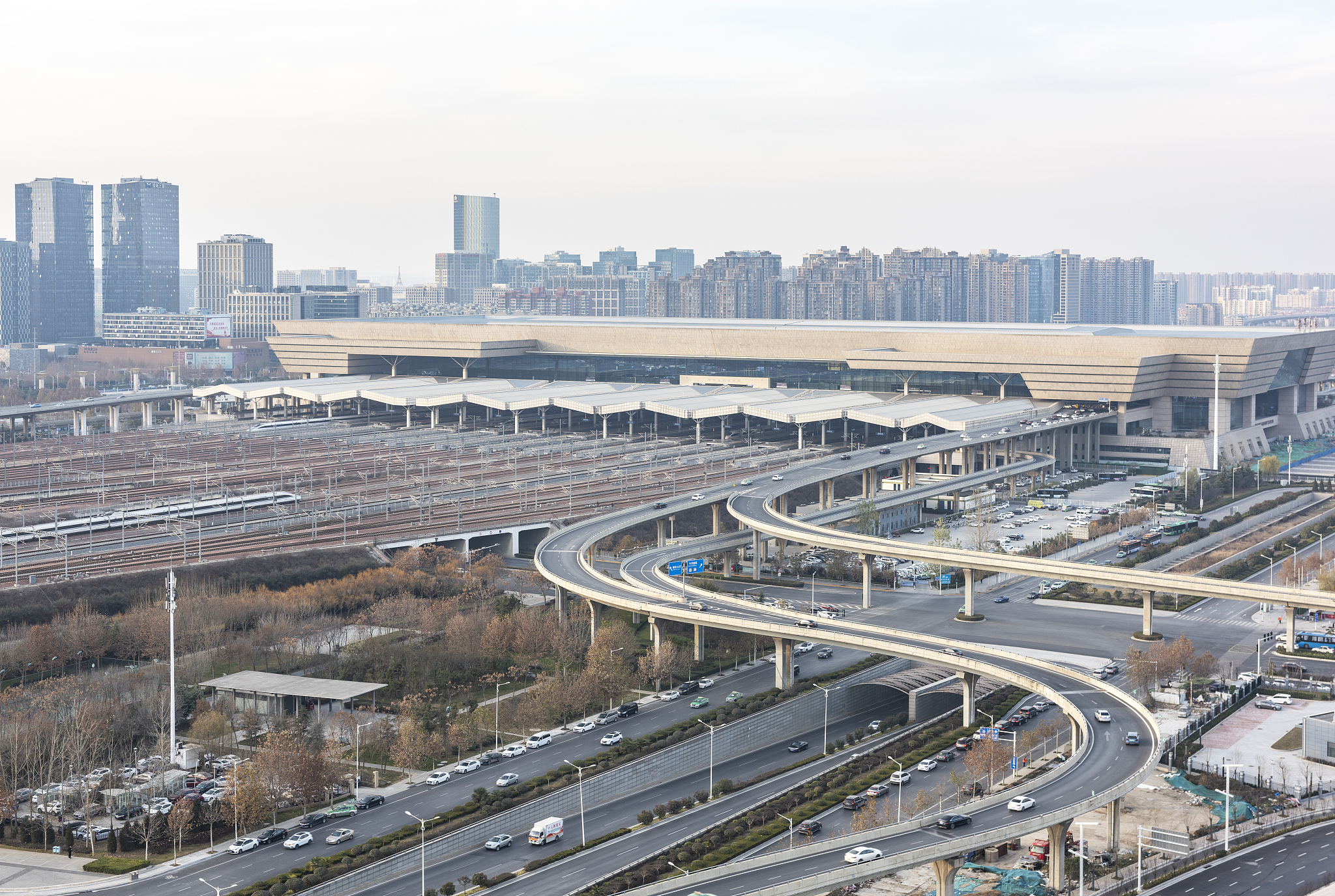 坐高铁注意什么帮我用200字详细描述