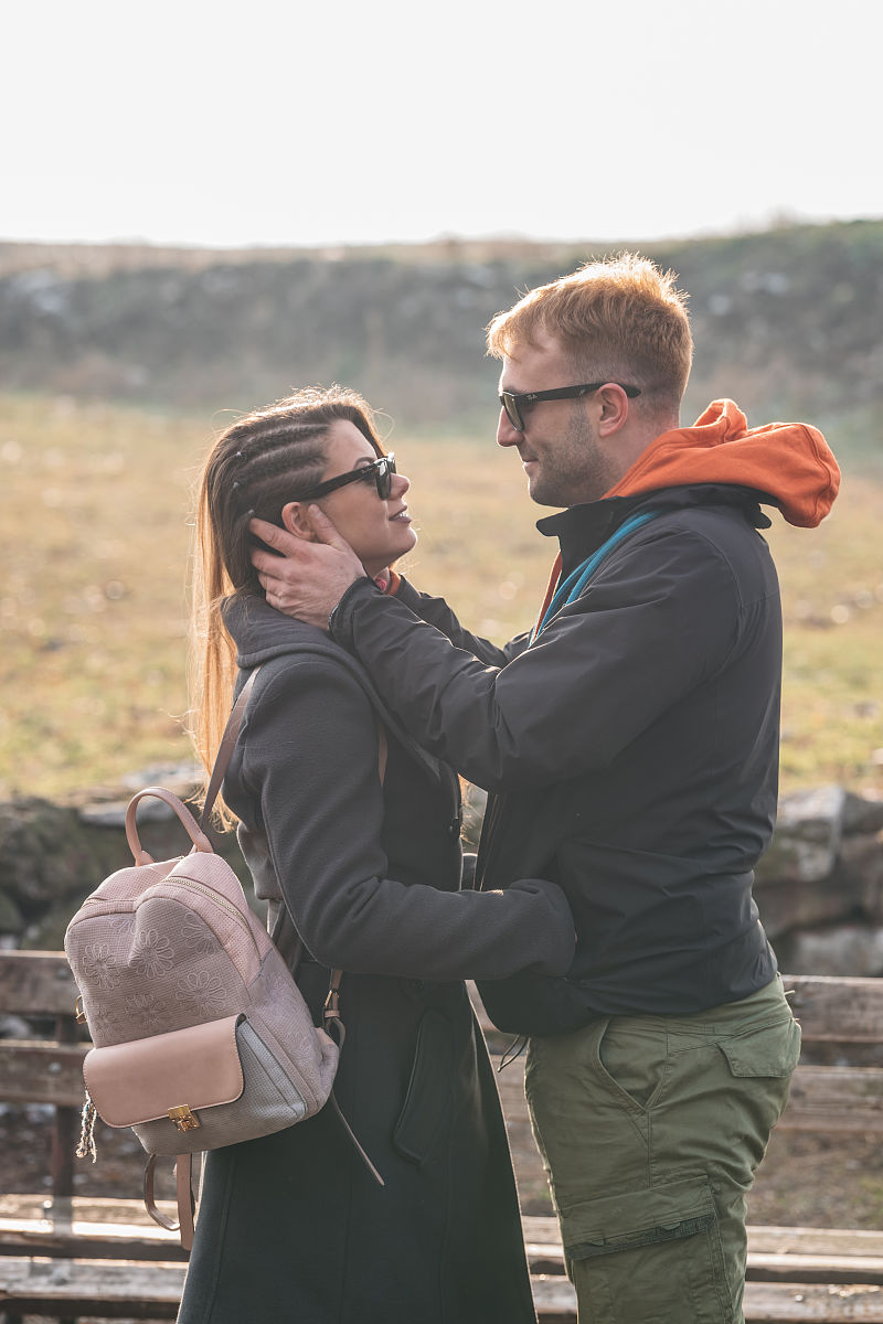 女性朋友说男朋友对她不上心怎么安慰他