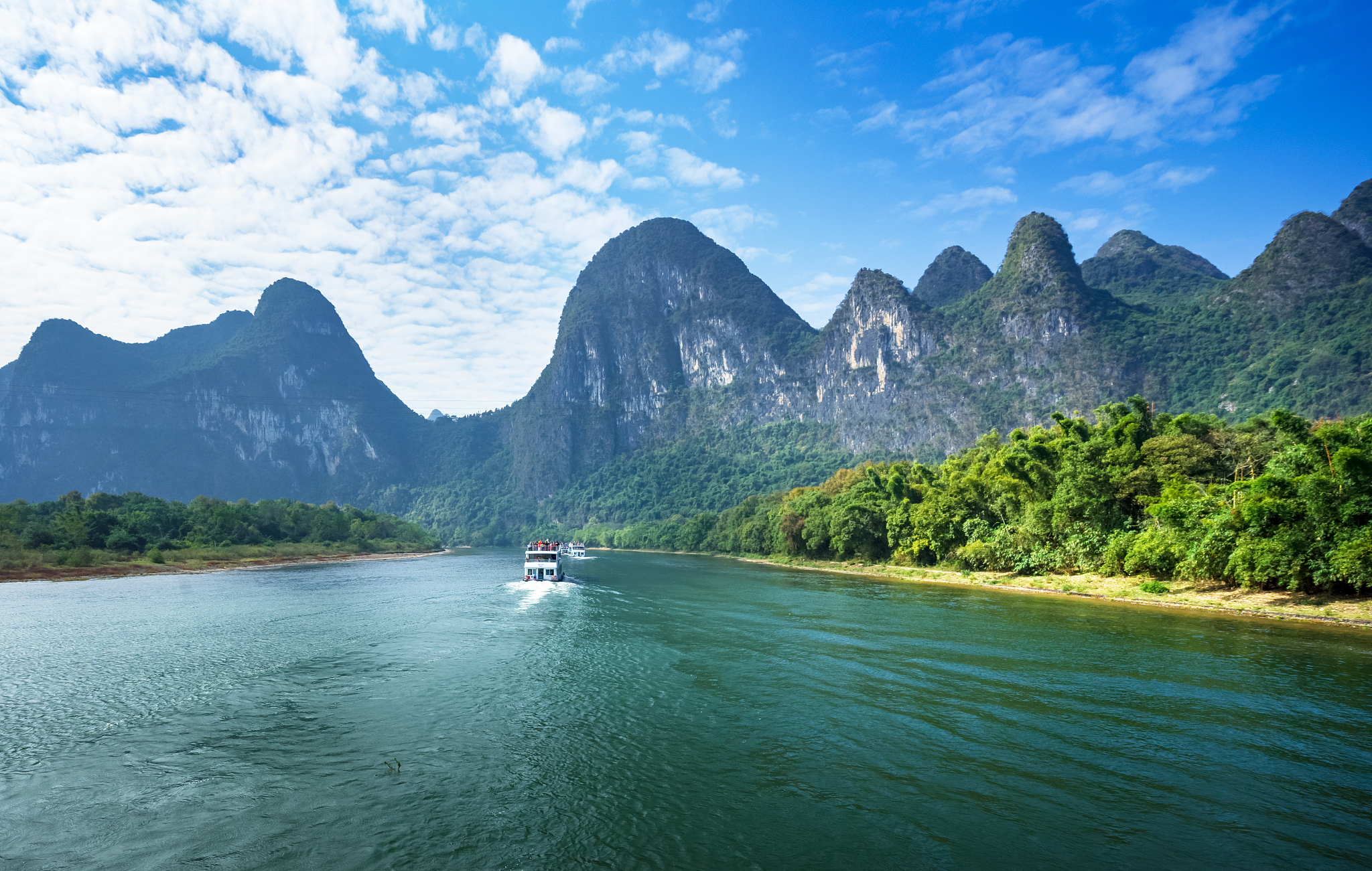 第五套人民币背面图案：桂林山水、泰山、三峡 - 中国自然景观与历史文化