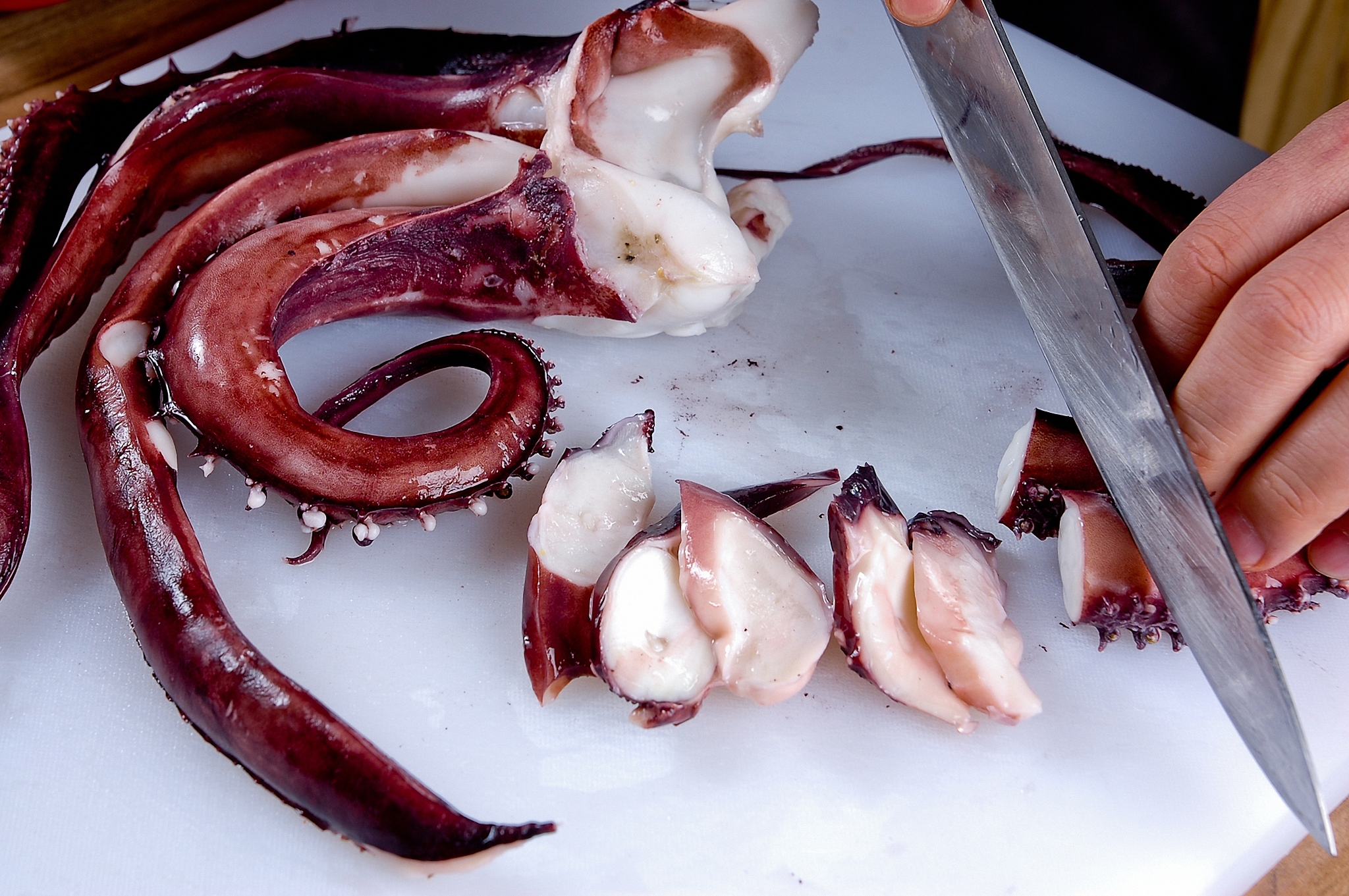 大章鱼足要剥皮吗