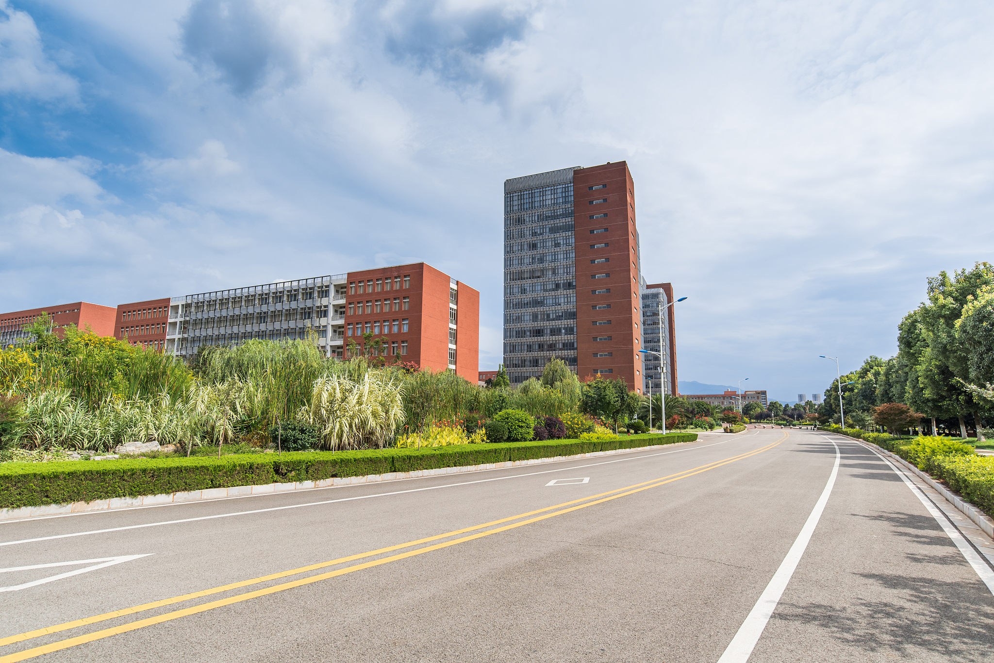 昆明轻轨交通学校推荐：学轨道交通，选哪所学校好？