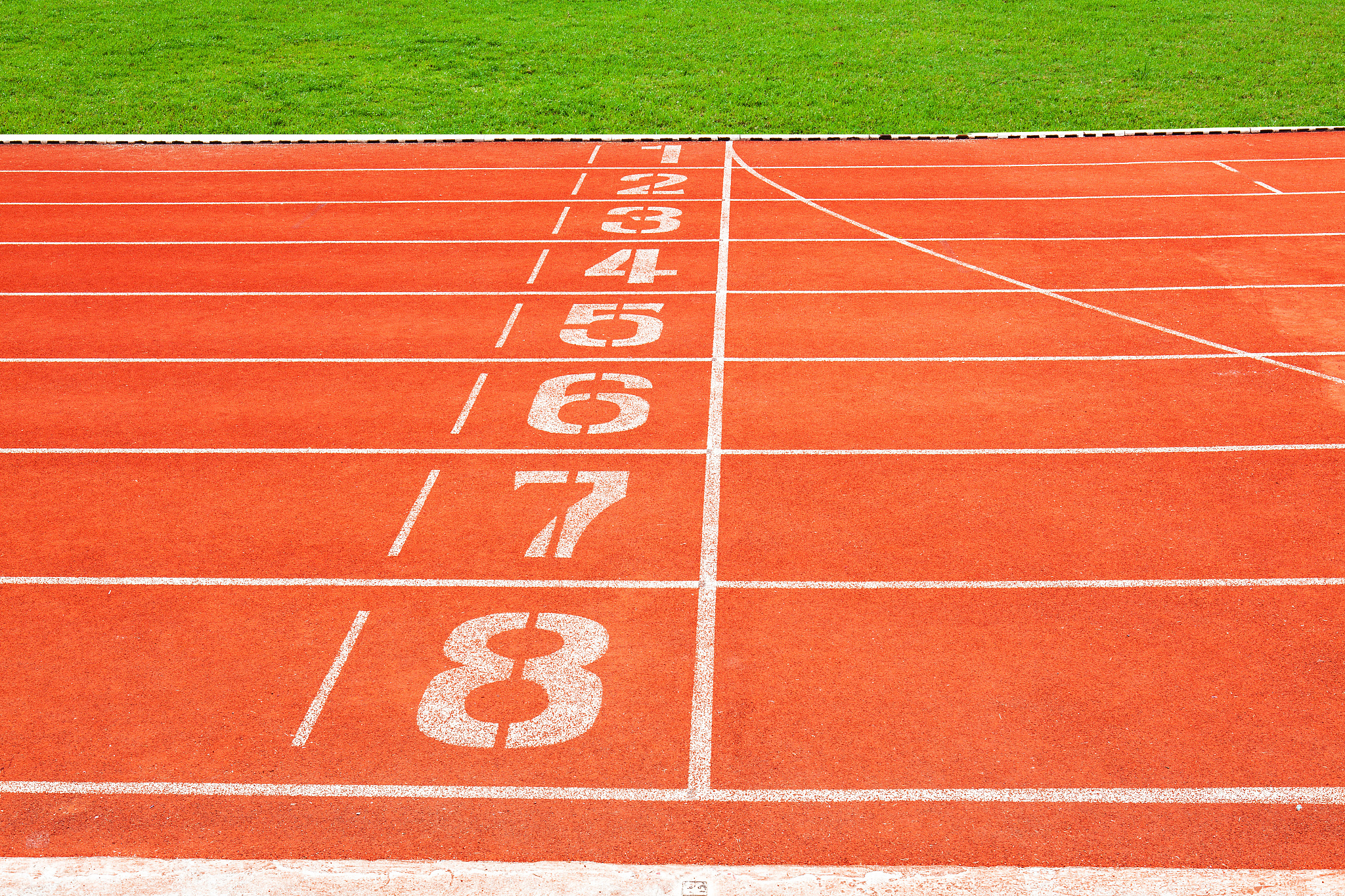 立定跳远训练场地选择：避免这几种场地