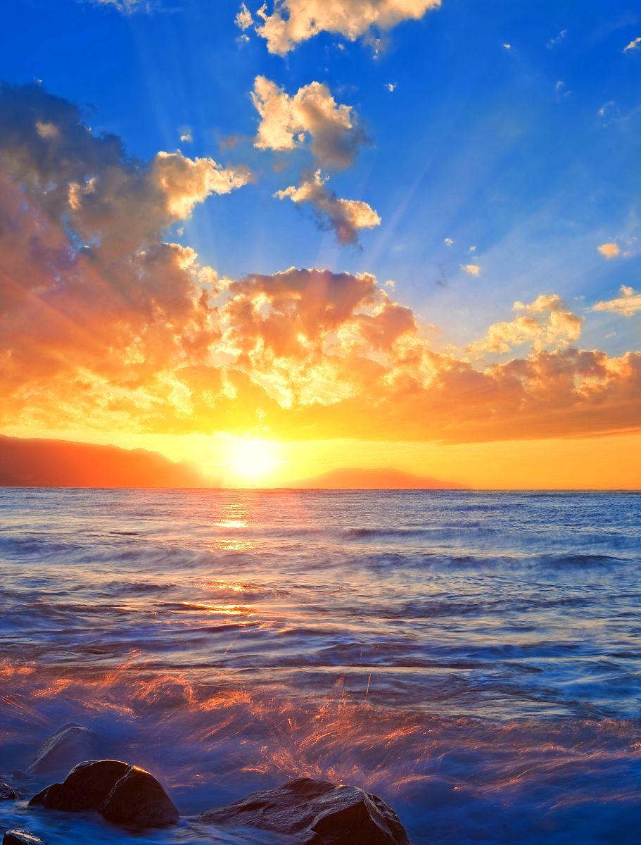 介绍日出的大海的文案