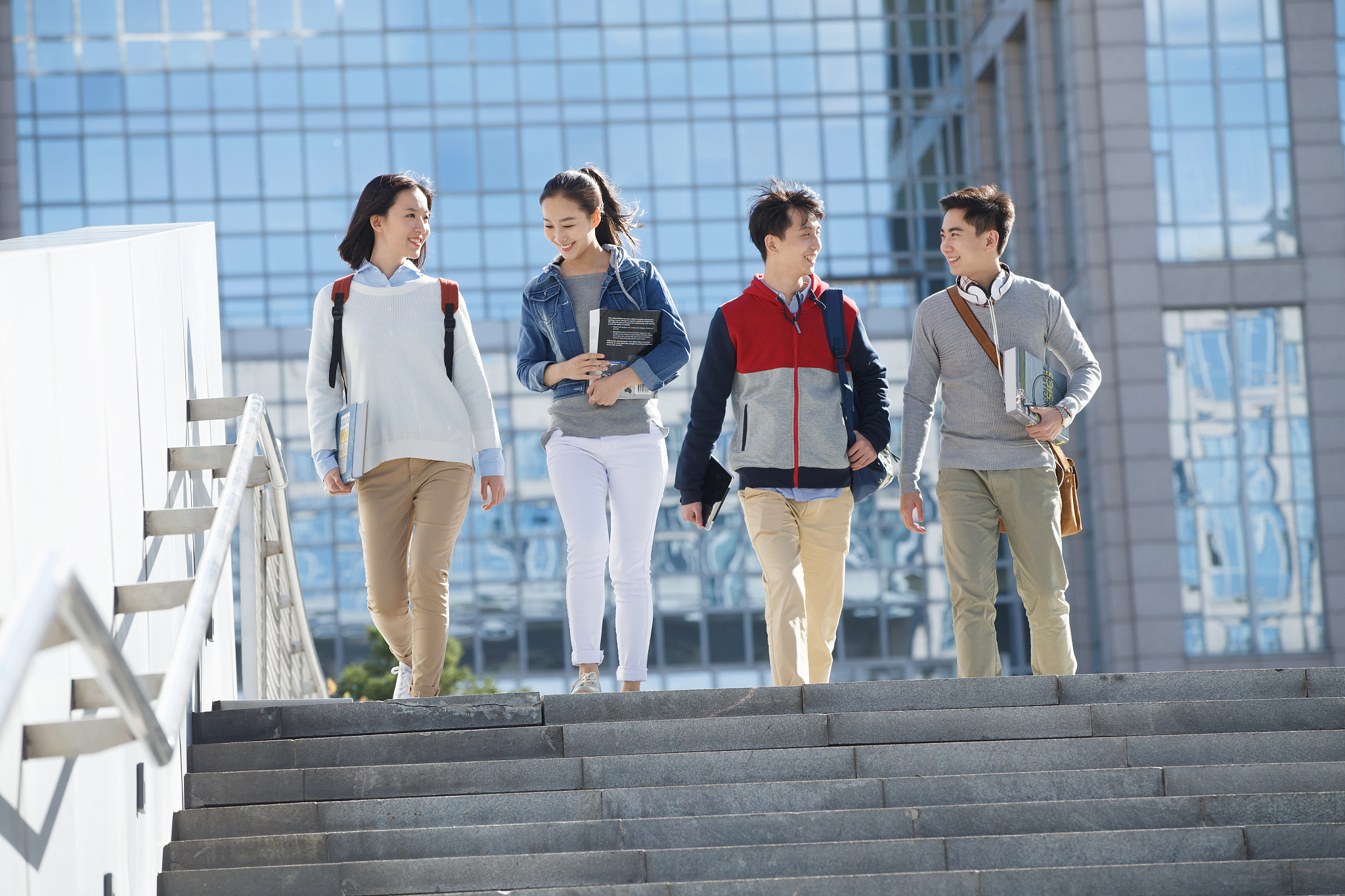 校园里的大学生