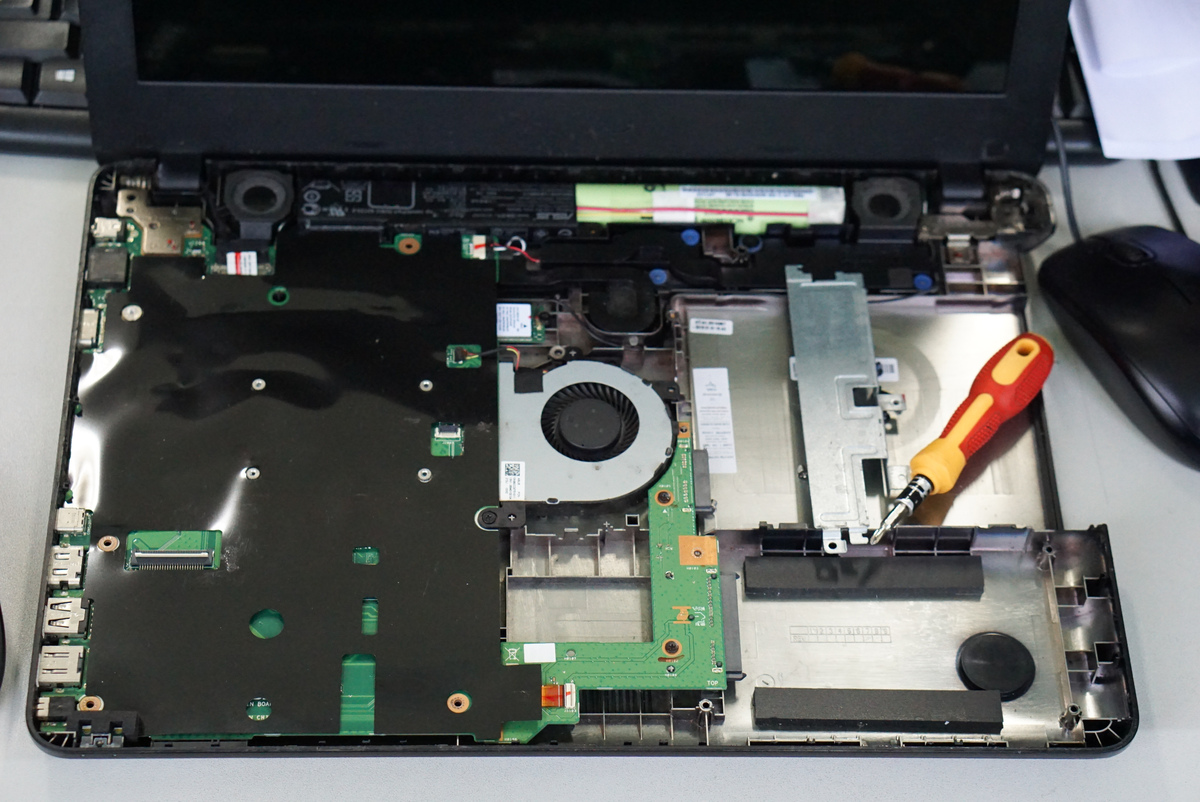 inspiron5502有几个硬盘插槽