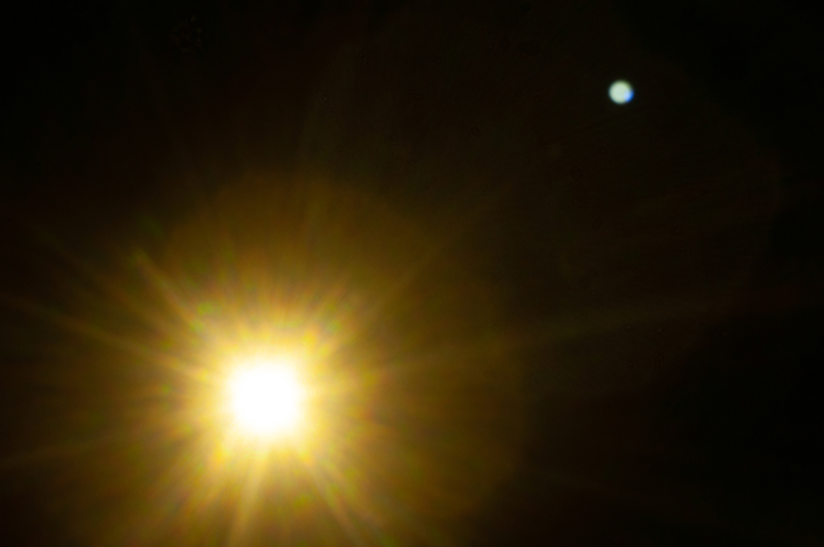 剪映怎么把太阳溶到图里？