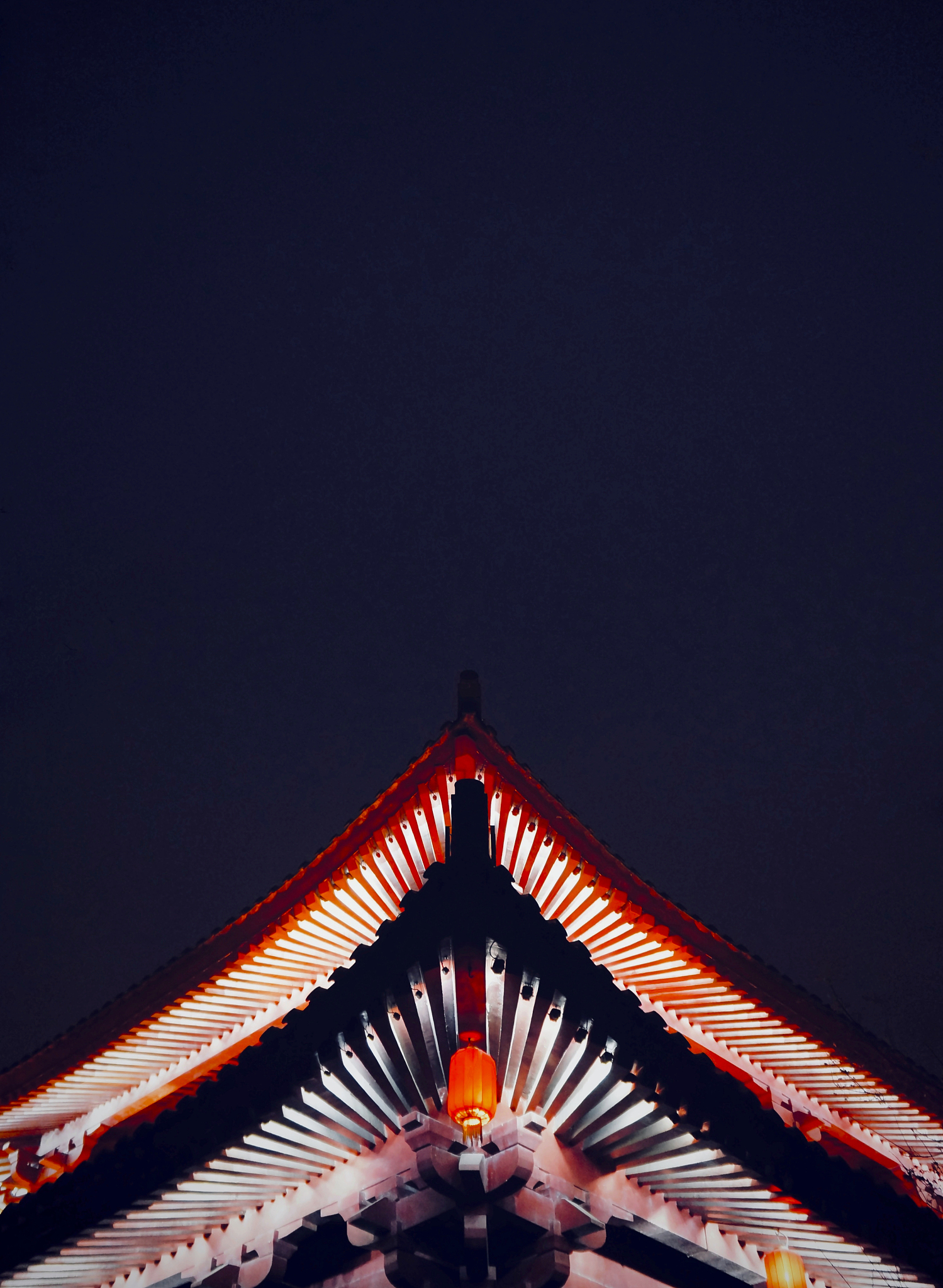 他的诗歌有长安的繁华有大唐的绮丽他的诗歌比山河更永垂不朽留给后世的人们匆匆瞥一眼那明月流泻的吉光片羽 翻译英语