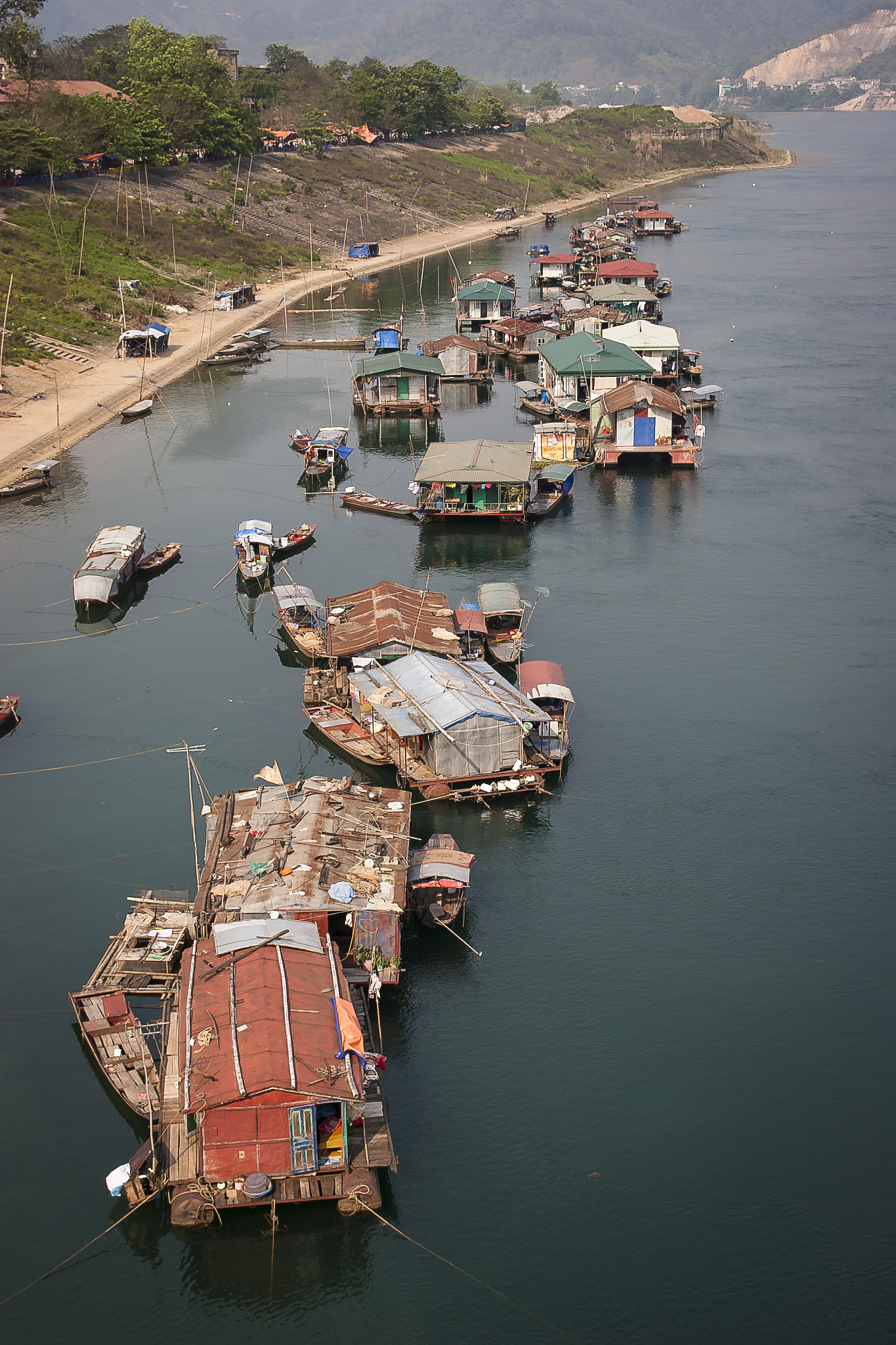 house boats in hoa binh