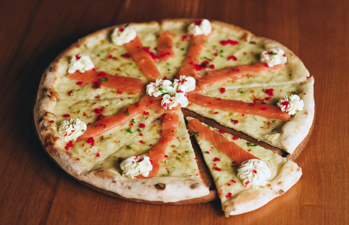 用eat pizza写长度为十二句的小学生能理解的英文文章