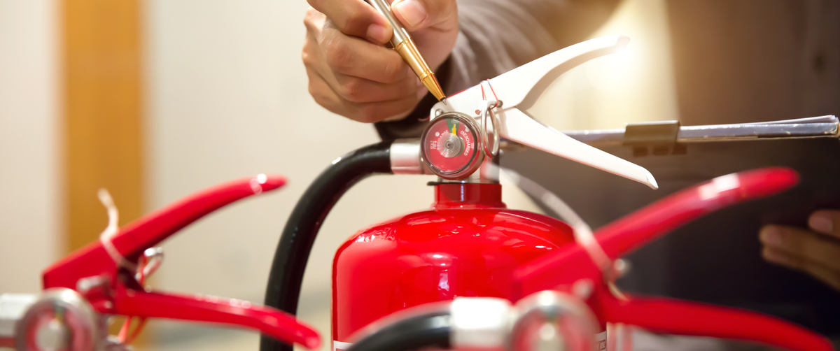 便携式灭火器维护检查：年度检查指南