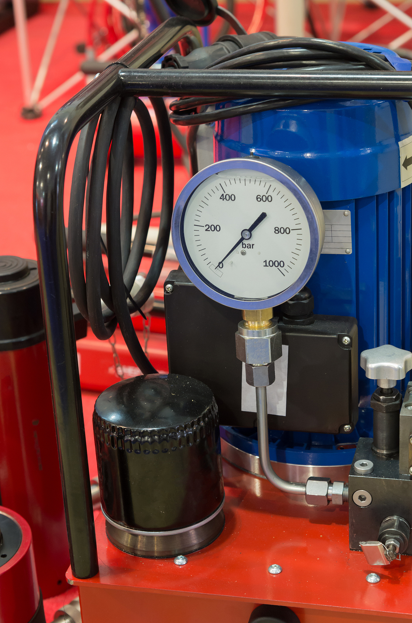 the pressure gauge on the air compressor