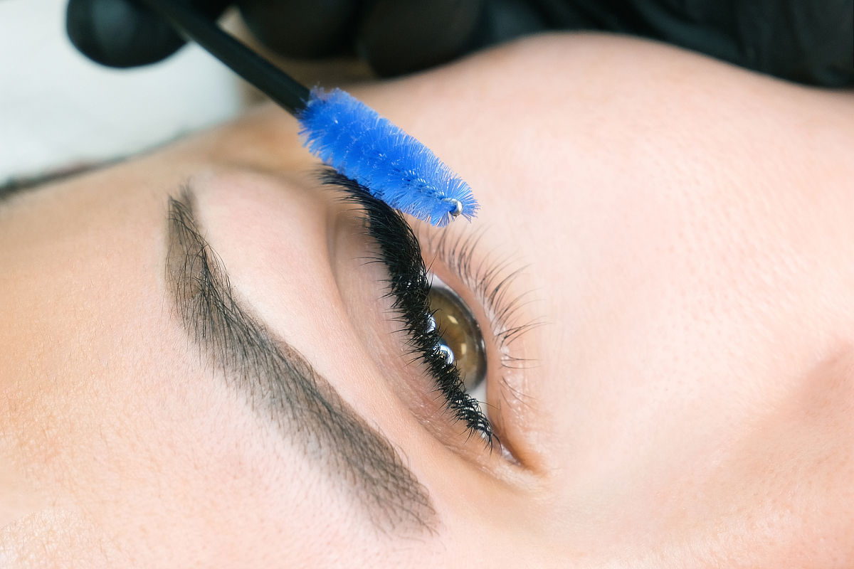 半永久接睫毛的风险和副作用-避免睫毛损伤和过敏的5个技巧