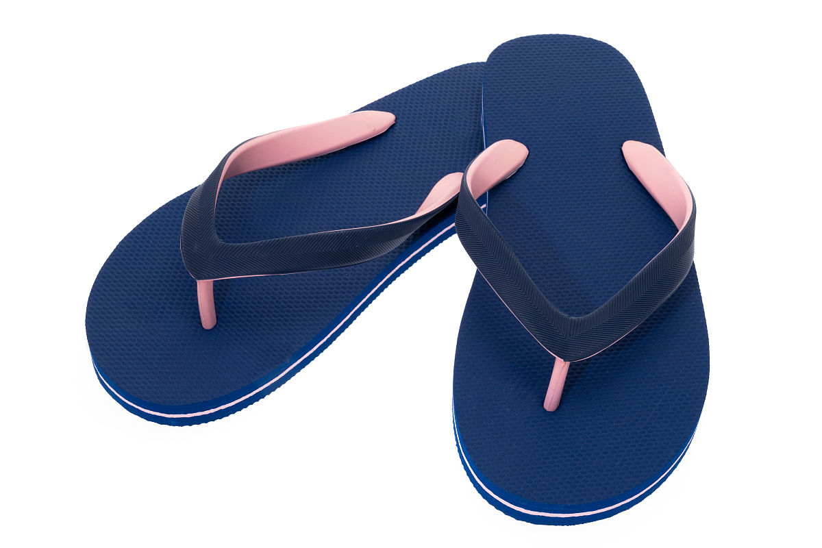 科室拖鞋因尺码不足我科部分工作人员及外科医生没有拖鞋现需要蓝色刻字包头拖鞋100双望院领导批准。让这句话没有病句