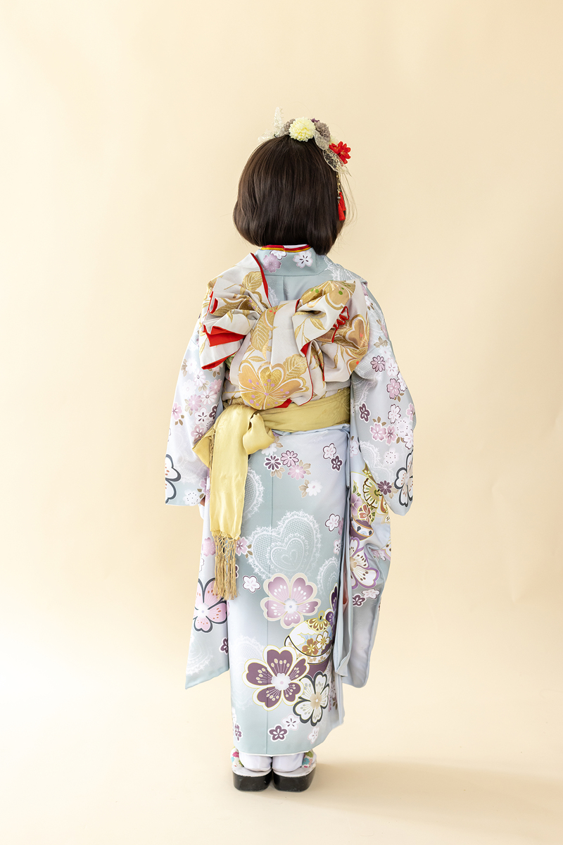 和服与振袖：日本传统服饰的区别 - 了解女性和服和振袖的款式、用途和场合