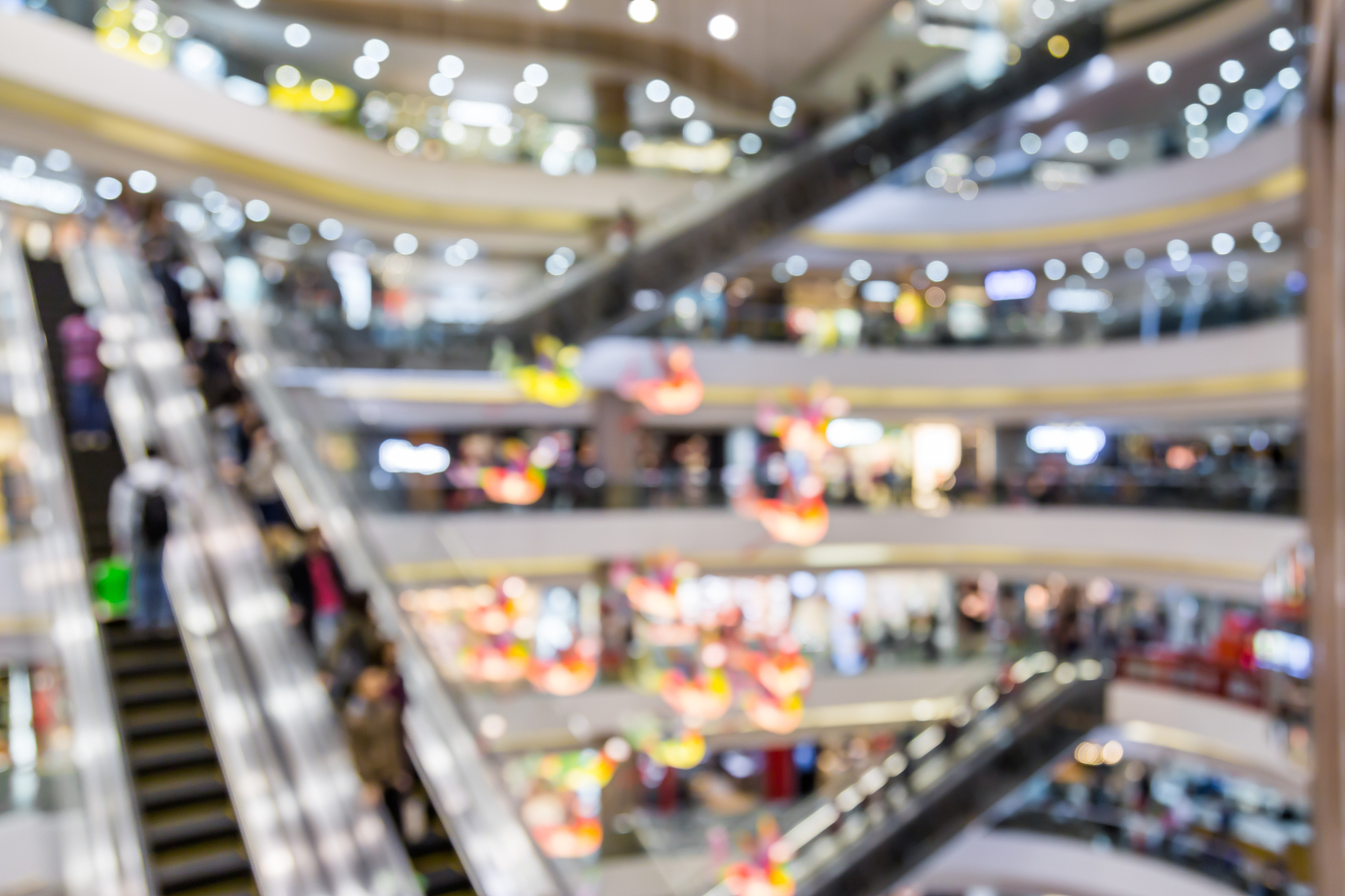 blurred the shopping mall background