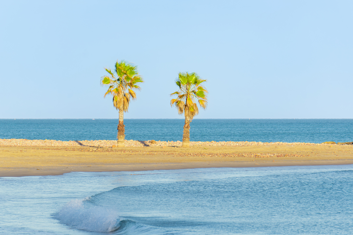 从小到大一直没得见过海今天终于在北海见到大海了请帮我写一个朋友圈文案。