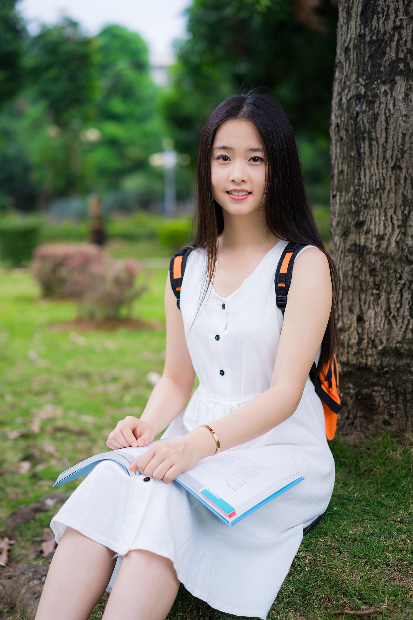 描写一下 一个高中校花的外貌