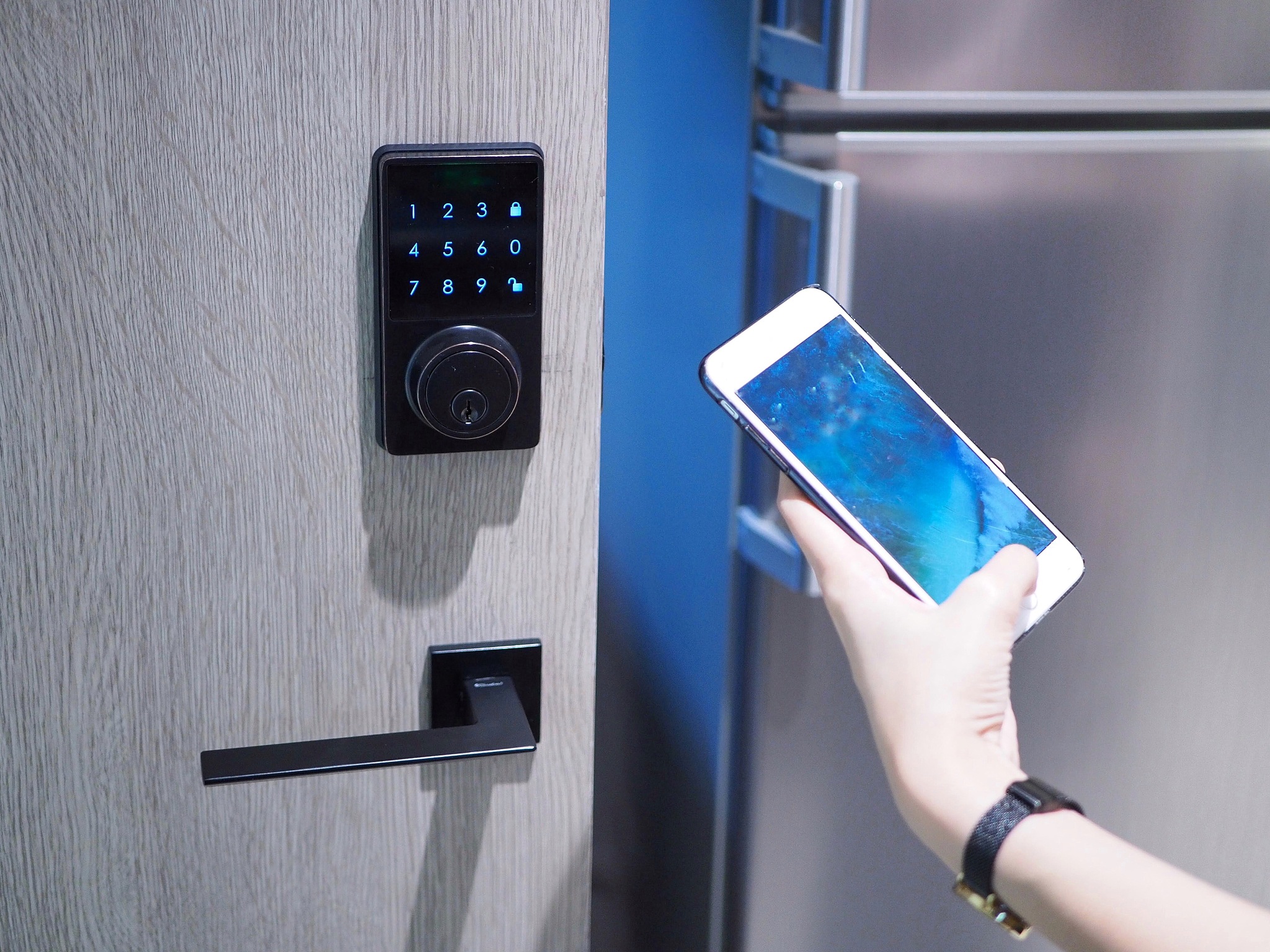 机械锁 vs 电子锁：应用场景对比与优劣分析