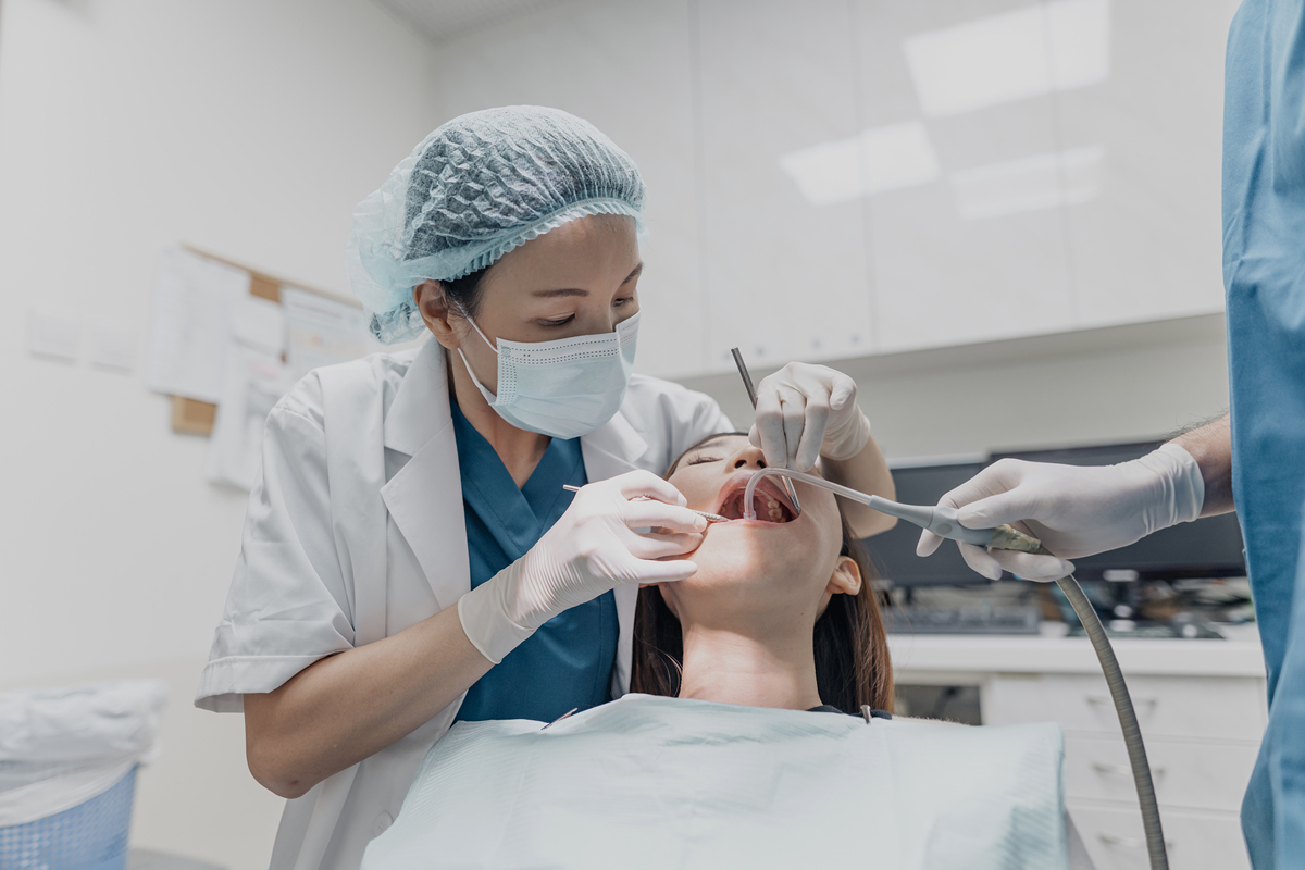 重庆口腔护理专业工资待遇及就业前景分析