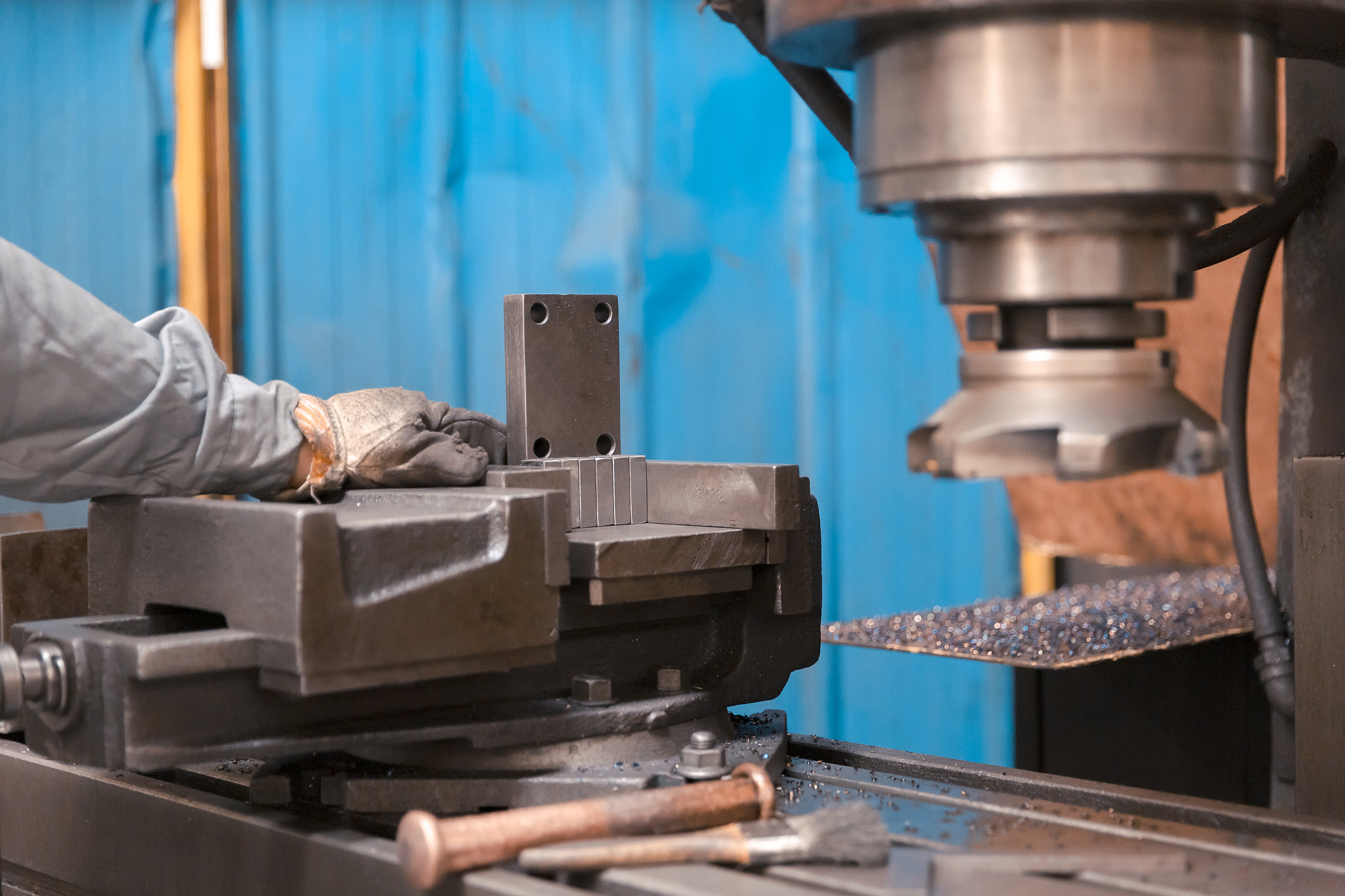 基于碰撞检测的刀具工件接触及变形效果优化