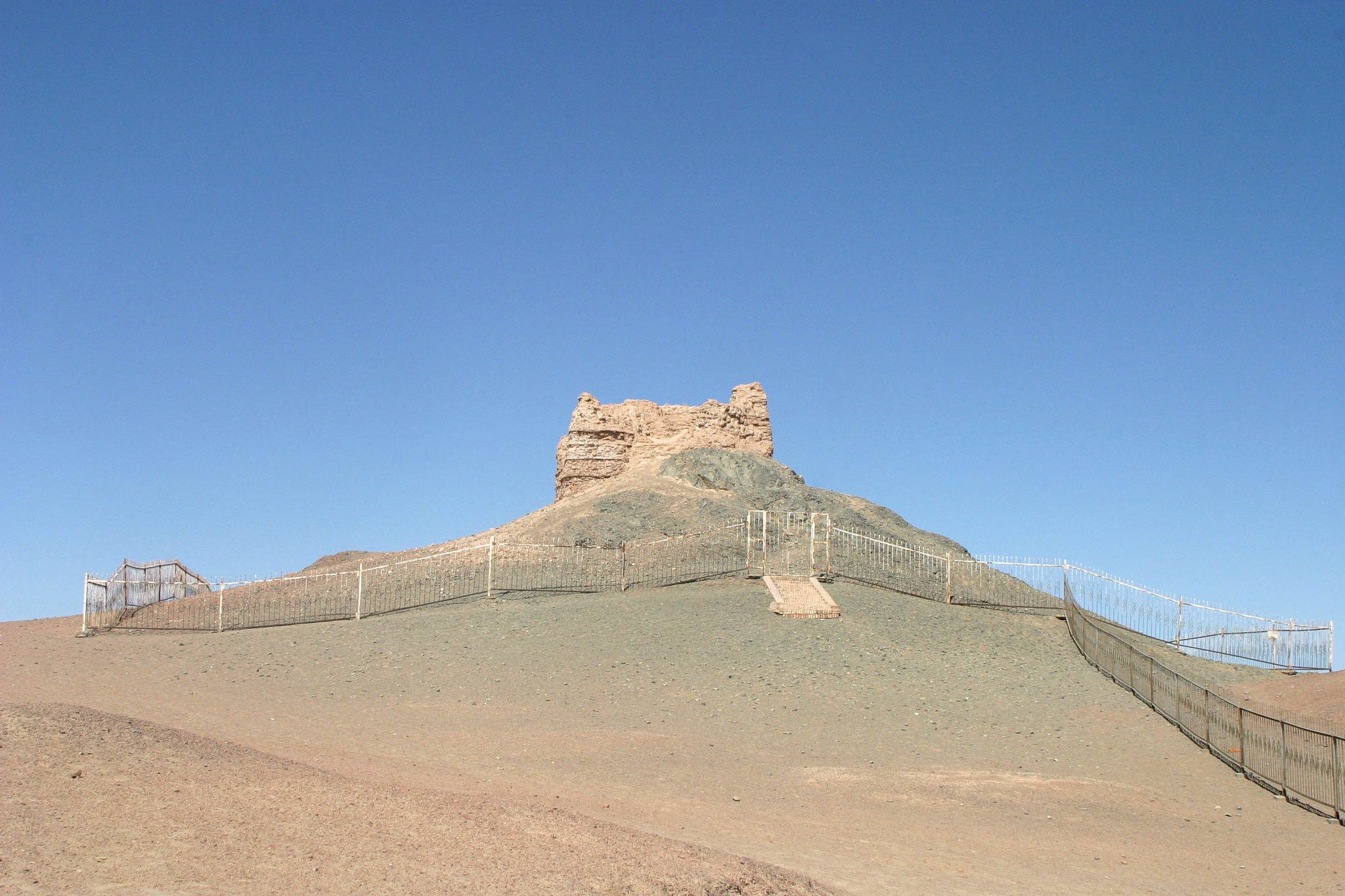 敦煌IP打造：文化遗产保护、旅游开发与艺术传承