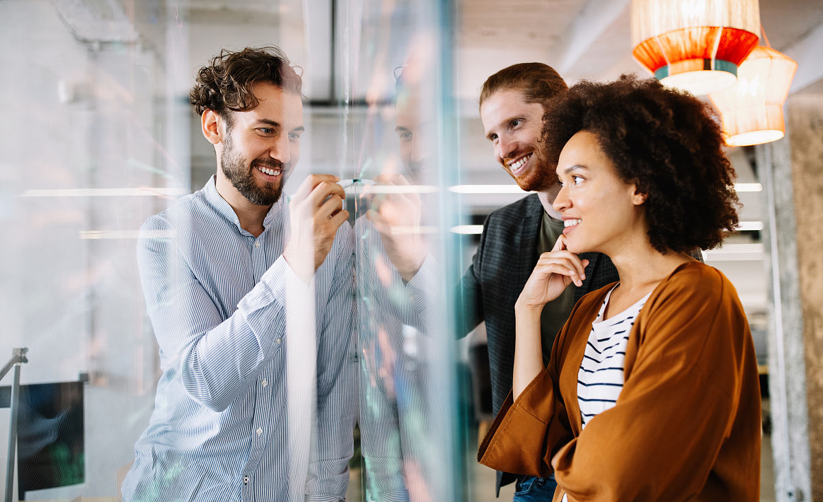 可以帮我写第一天的实习日志吗？