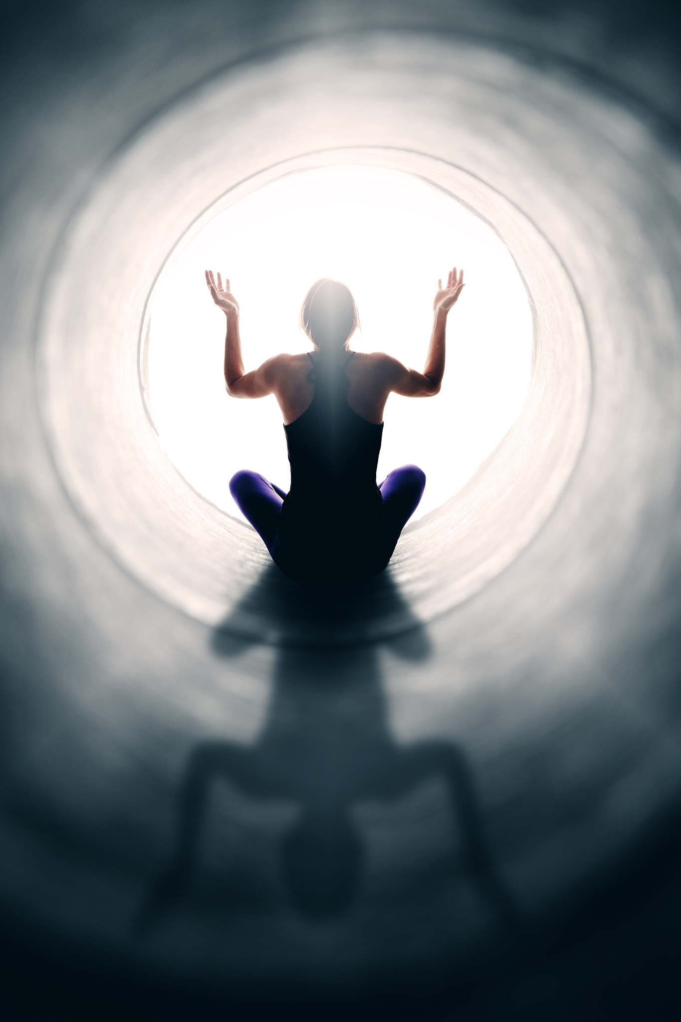 请从三方面评价《消失的她》在国内爆火