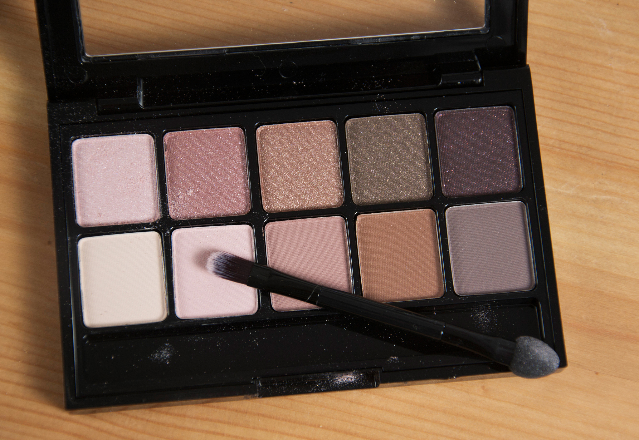 玫琳凯五色眼影盘适合什么样的眼部妆容？