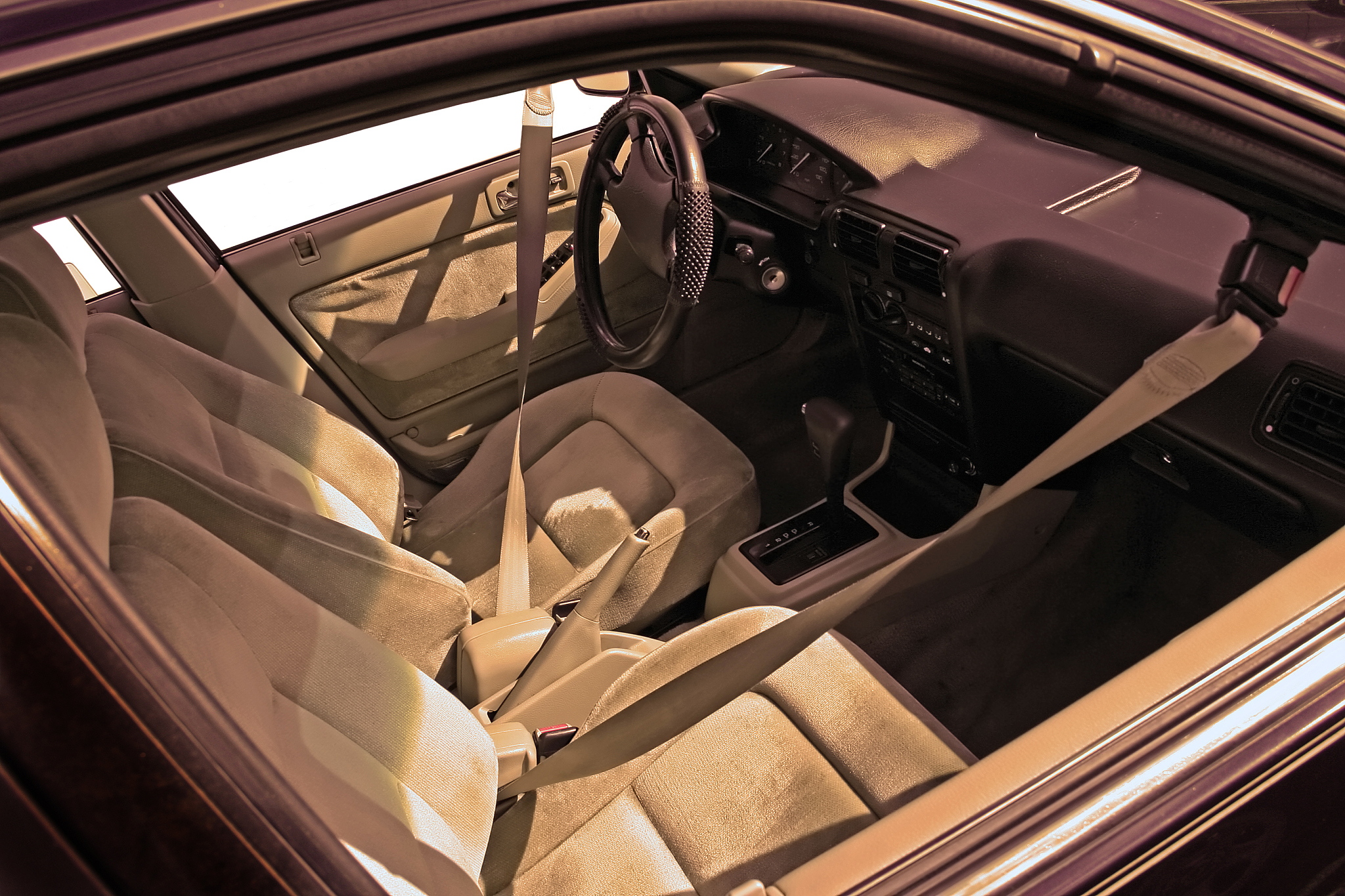 打造豪华汽车内饰：关键要素和定制指南