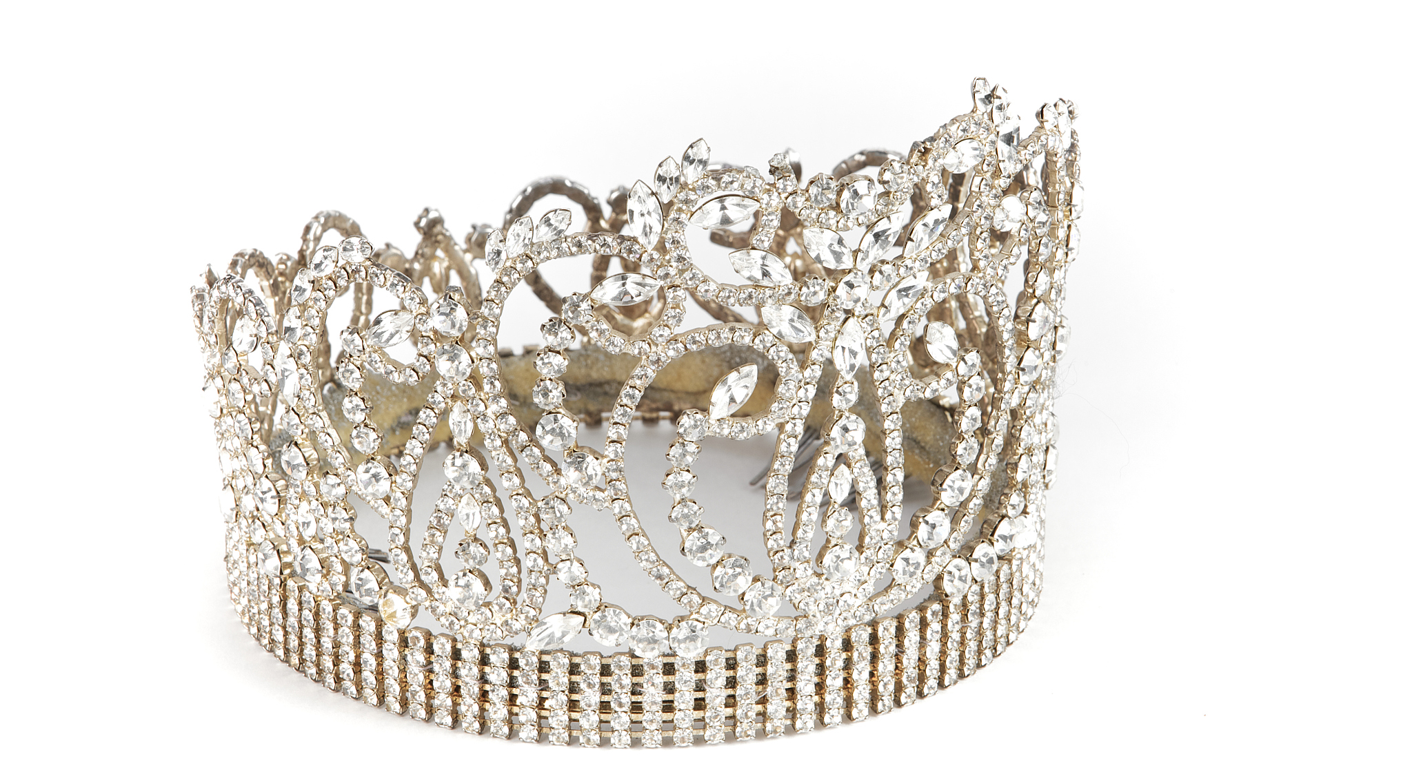 Crown: Meaning, Symbolism, and Dental Uses
