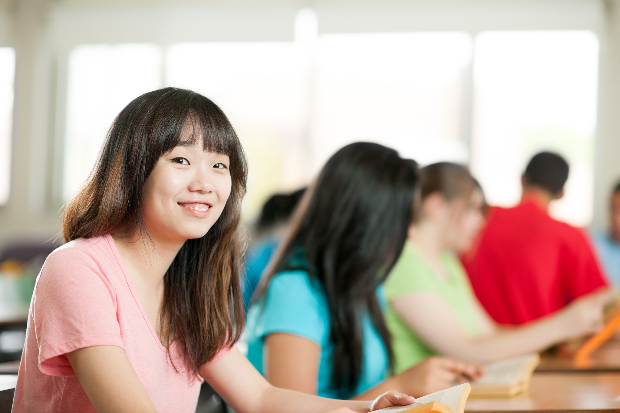 贵阳卫生学校：初中毕业女孩应该怎么办