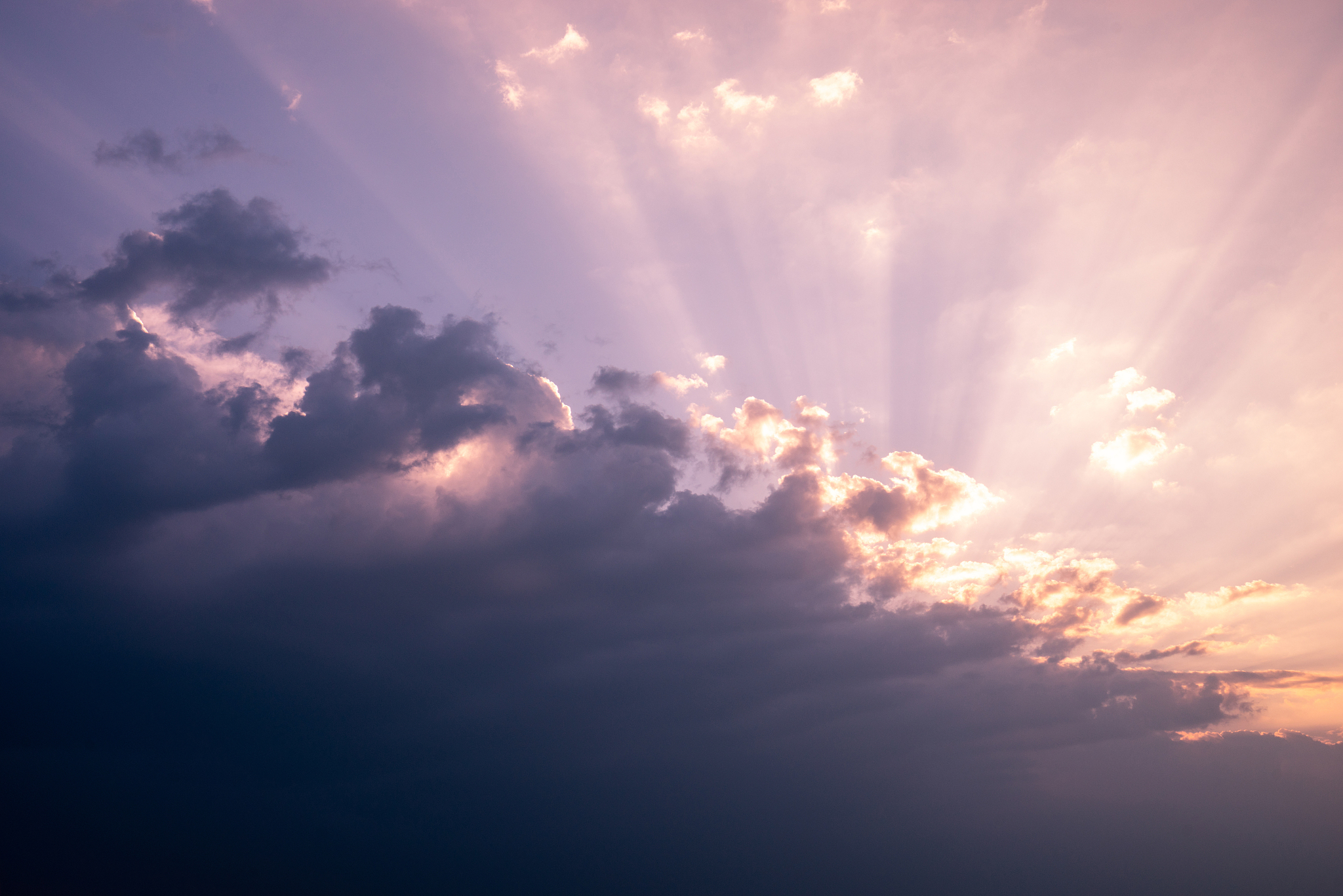 Photoshop 图层混合模式：云彩叠加效果如何实现？