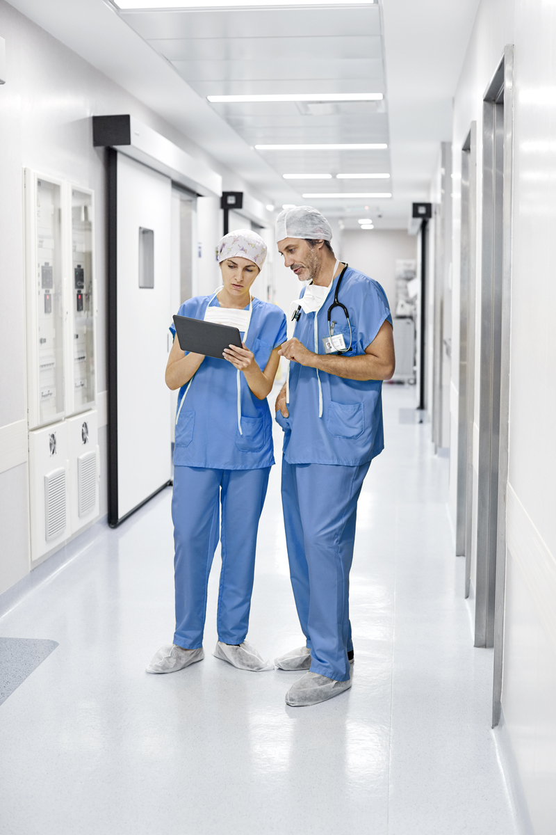 卫校男生高薪专业推荐：口腔医学、临床医学等