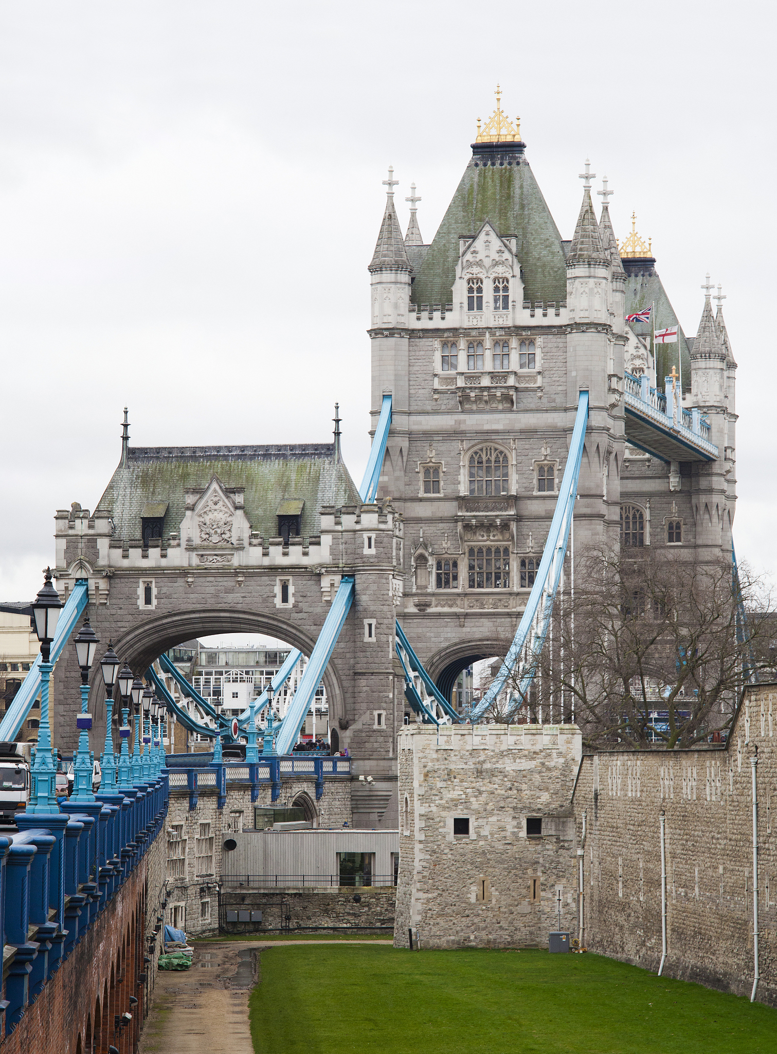 the tower bridge in london city