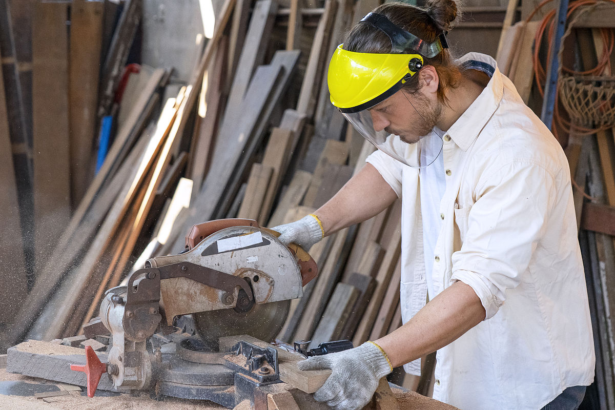结合理论学习专业特点和自身实际谈谈如何践行劳模精神劳动精神工匠精