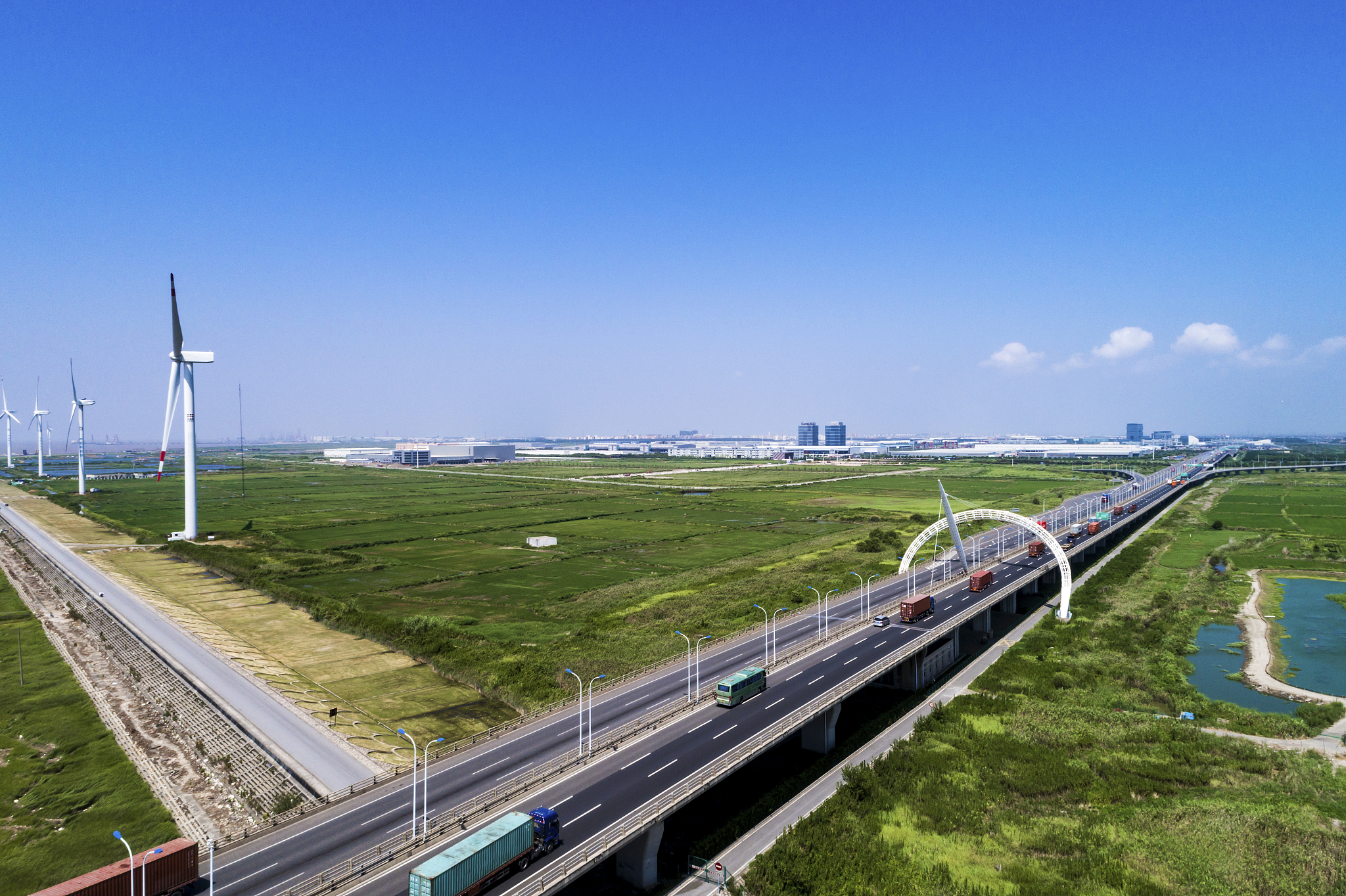 上海经济地理位置概括：东海经济带、长三角地区、沿海经济带、全球城市、前沿开放区