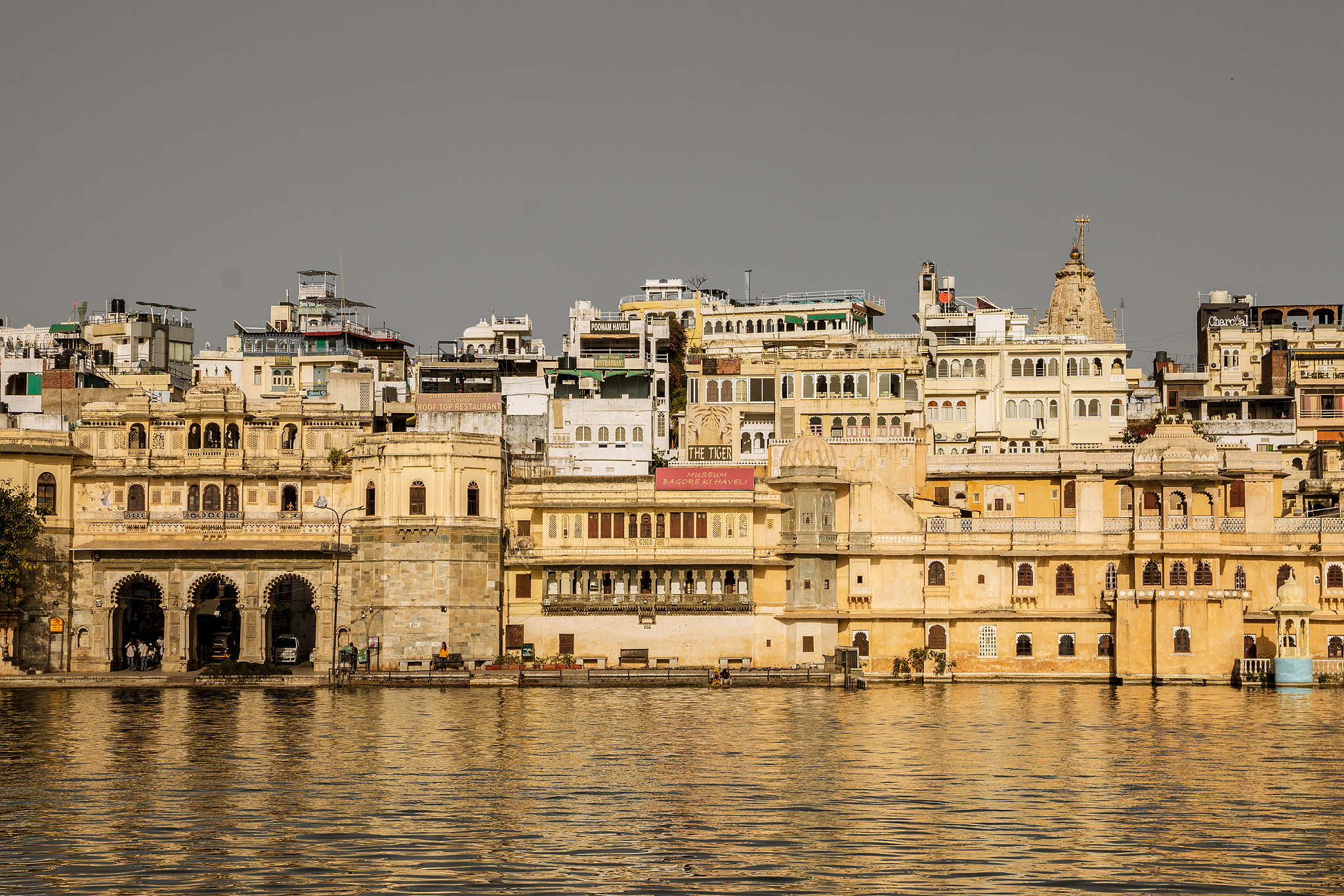5 day itinerary for Udaipur 
Morning
Afternoon
Evening
write one line Description about for every place 
if you add eating place suggest from google review with minimum 4 star rating 
if available add opening and closing time and holiday of every place