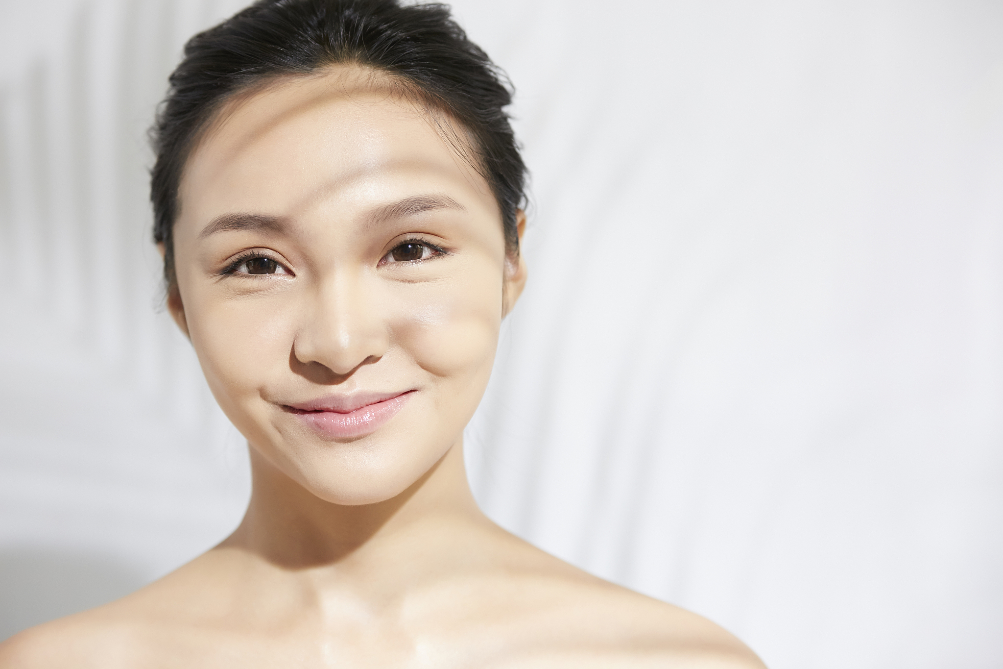 女生皮肤发黄的原因：从遗传到生活习惯，解析黄脸婆真相