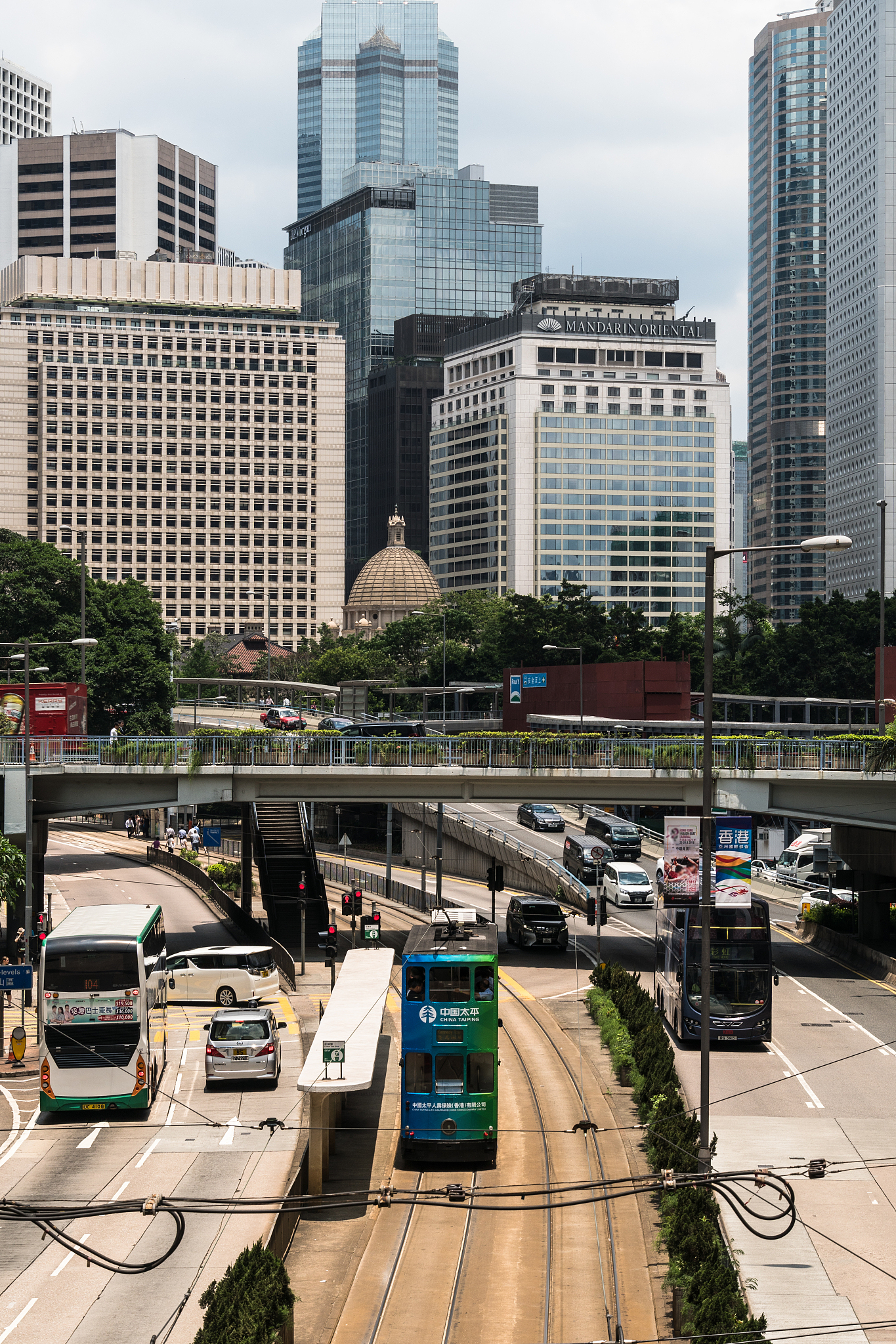 traffic in the central business district of hong kong in china s