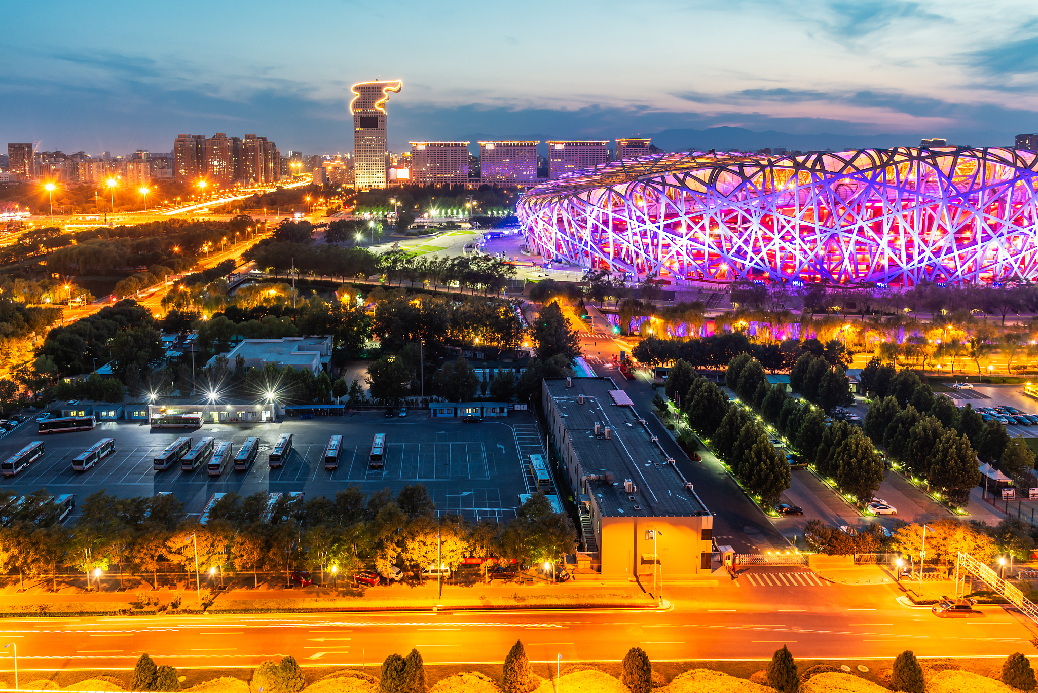 北京国家体育场附近的建筑夜景