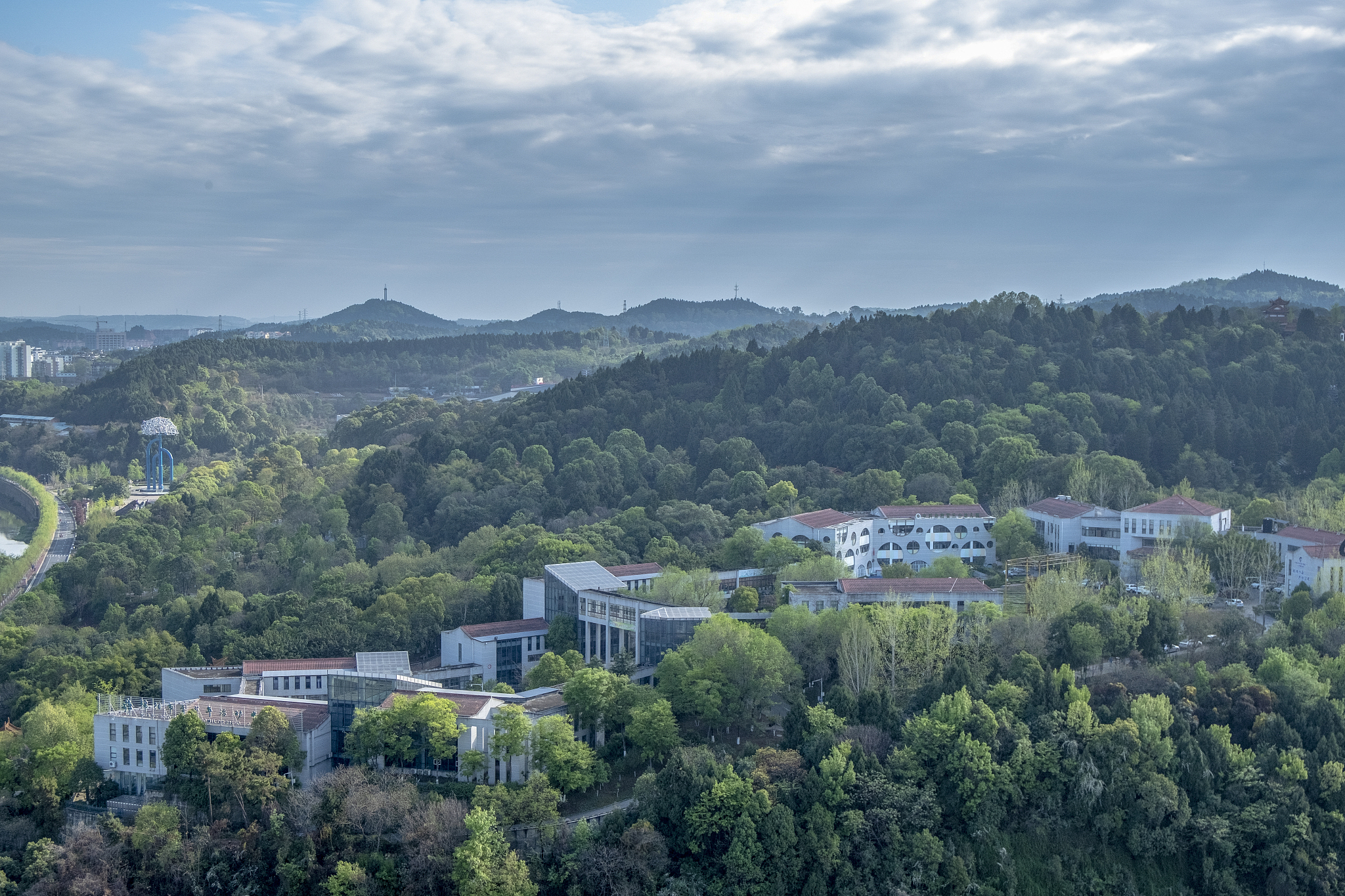 绵阳中专热门专业推荐：电子商务、机械制造、旅游管理
