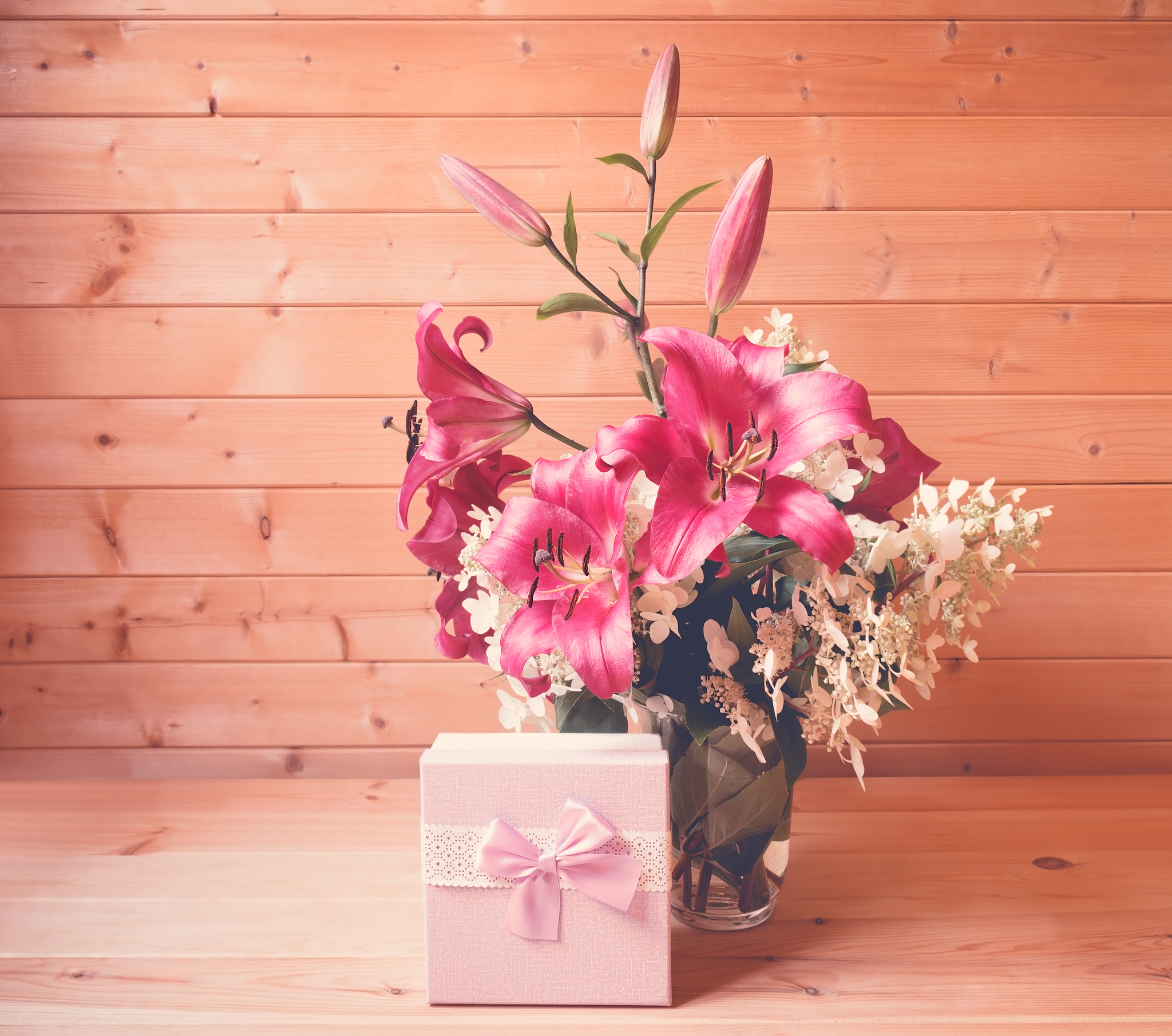 写500字有关电商玻璃花瓶的缓冲包装结构设计和运输包装设计要求和作用